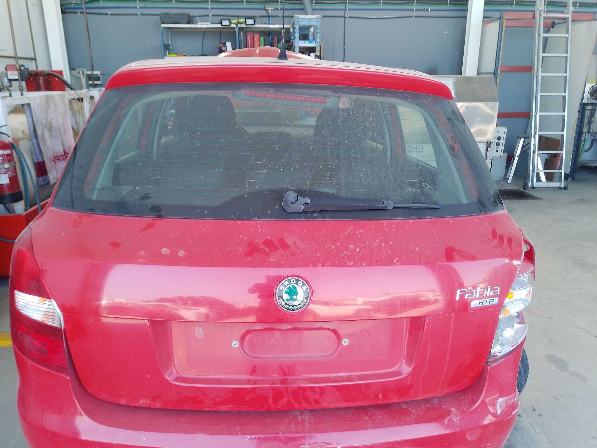 Recambio de porton trasero para skoda fabia ii (542) 1.2 referencia OEM IAM 5J6827025D  
