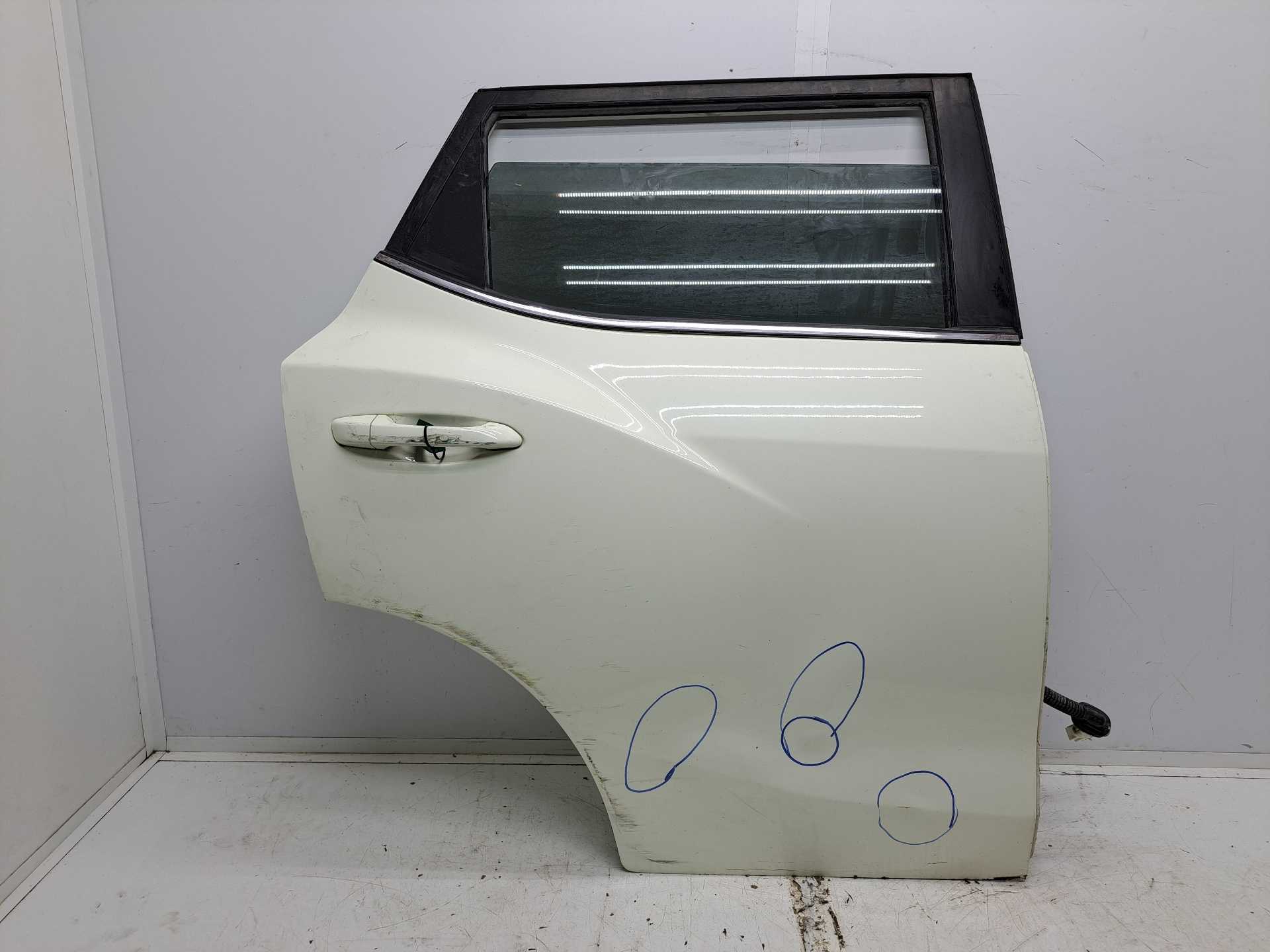 Recambio de puerta trasera derecha para ssangyong tivoli crystal 4x2 referencia OEM IAM   