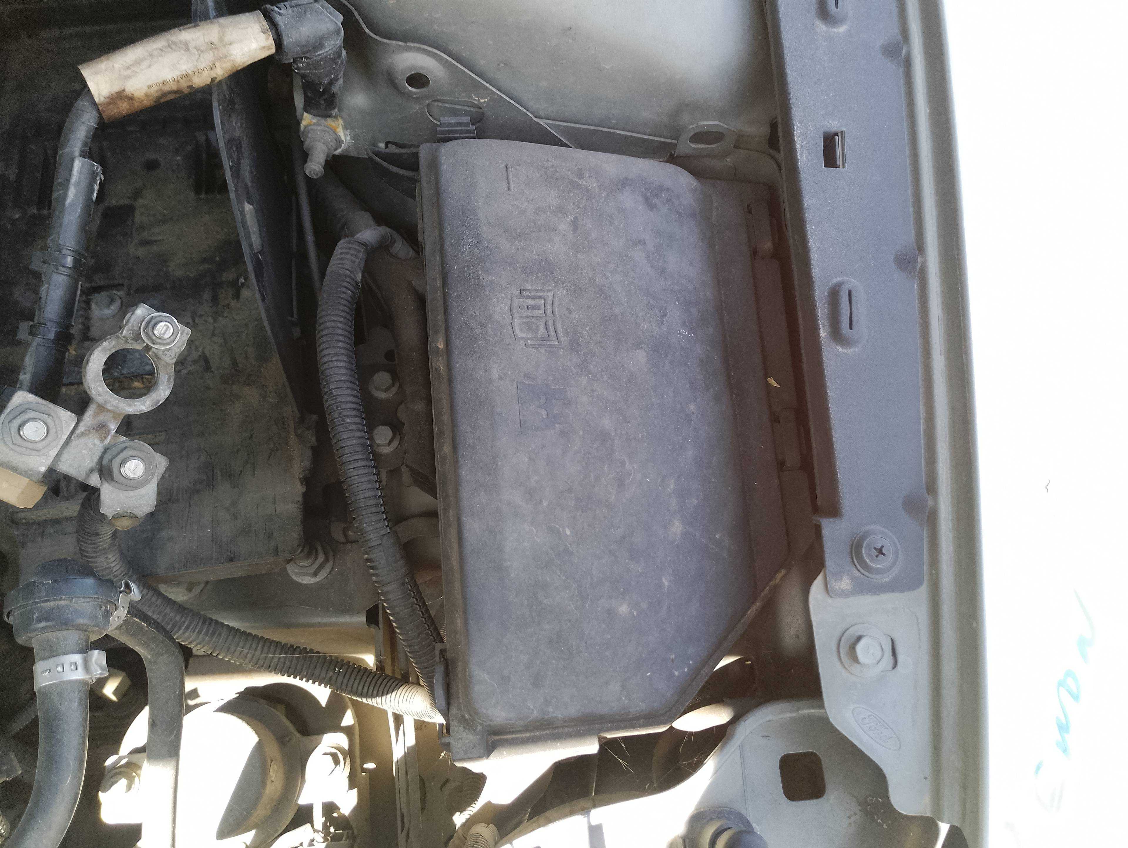 Recambio de caja reles / fusibles para ford mondeo ber. (ca2) ghia referencia OEM IAM   