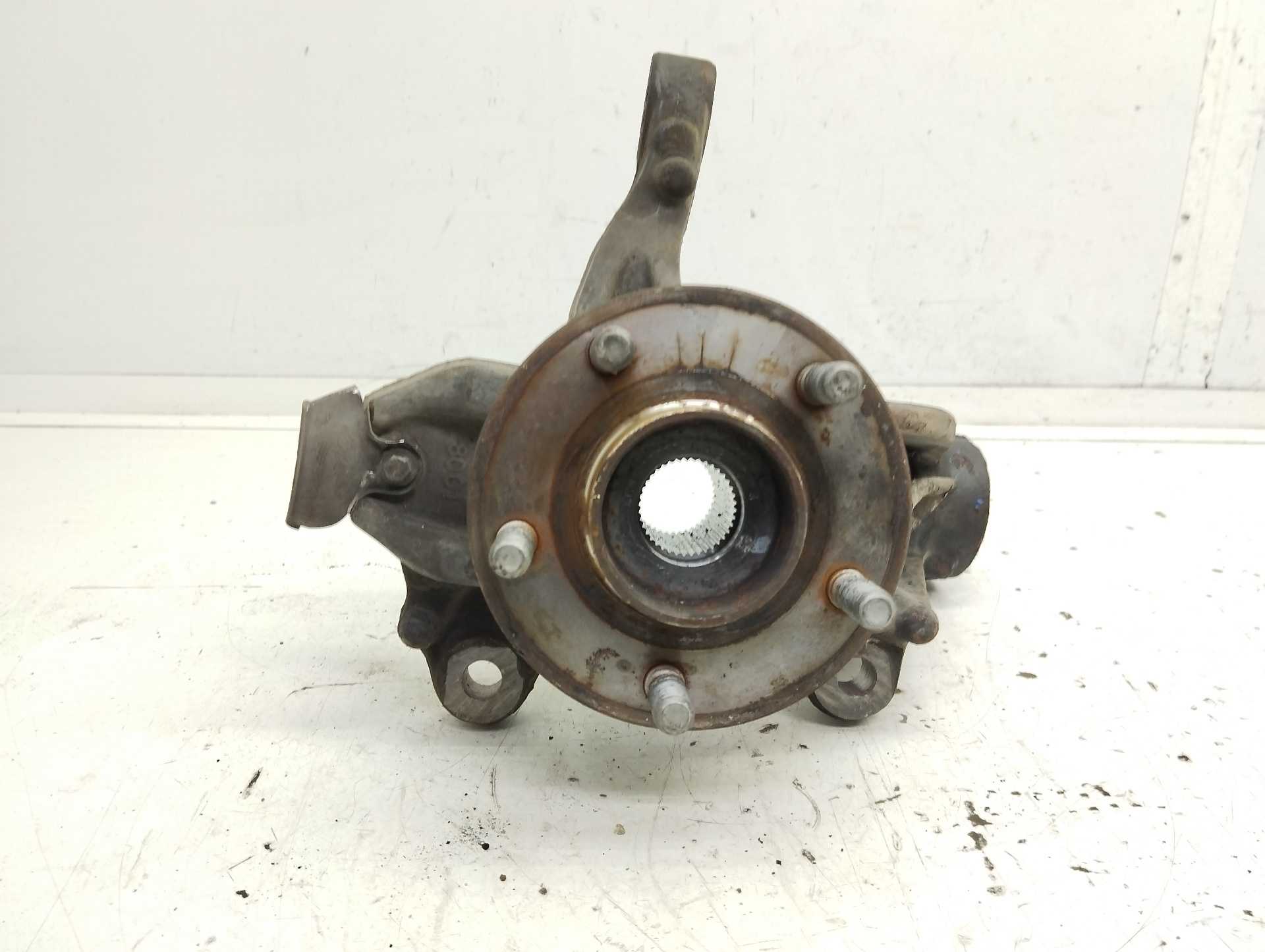 Recambio de mangueta delantera derecha para ford mondeo ber. (ca2) ghia referencia OEM IAM 6G913K171A  