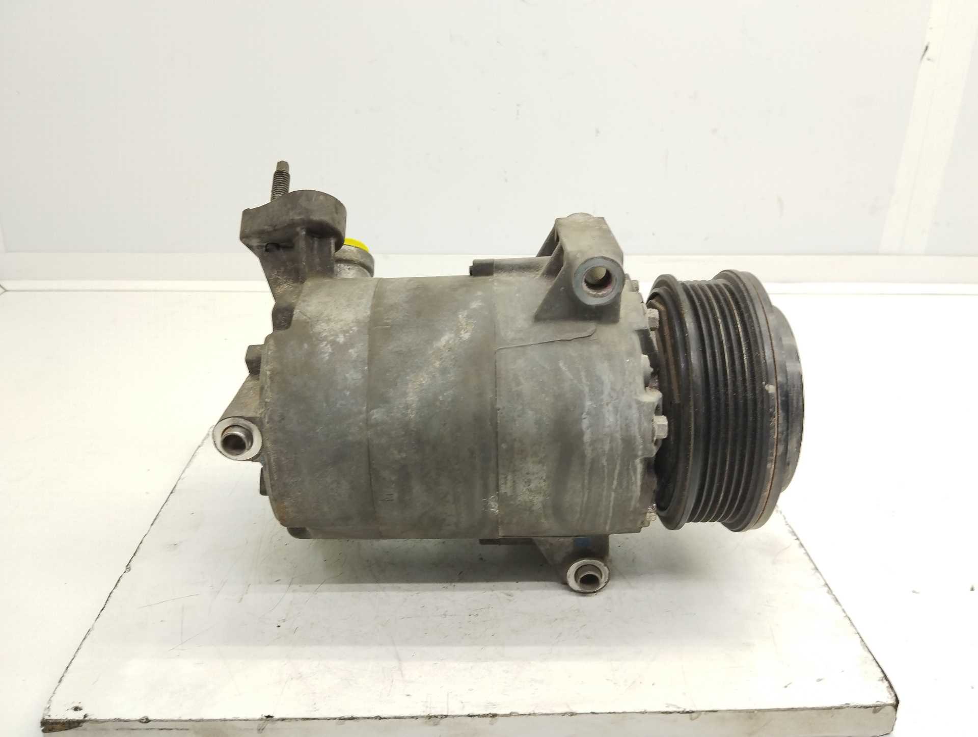 Recambio de compresor aire acondicionado para ford focus lim. (cb8) edition referencia OEM IAM 921760105 FOMOCO 