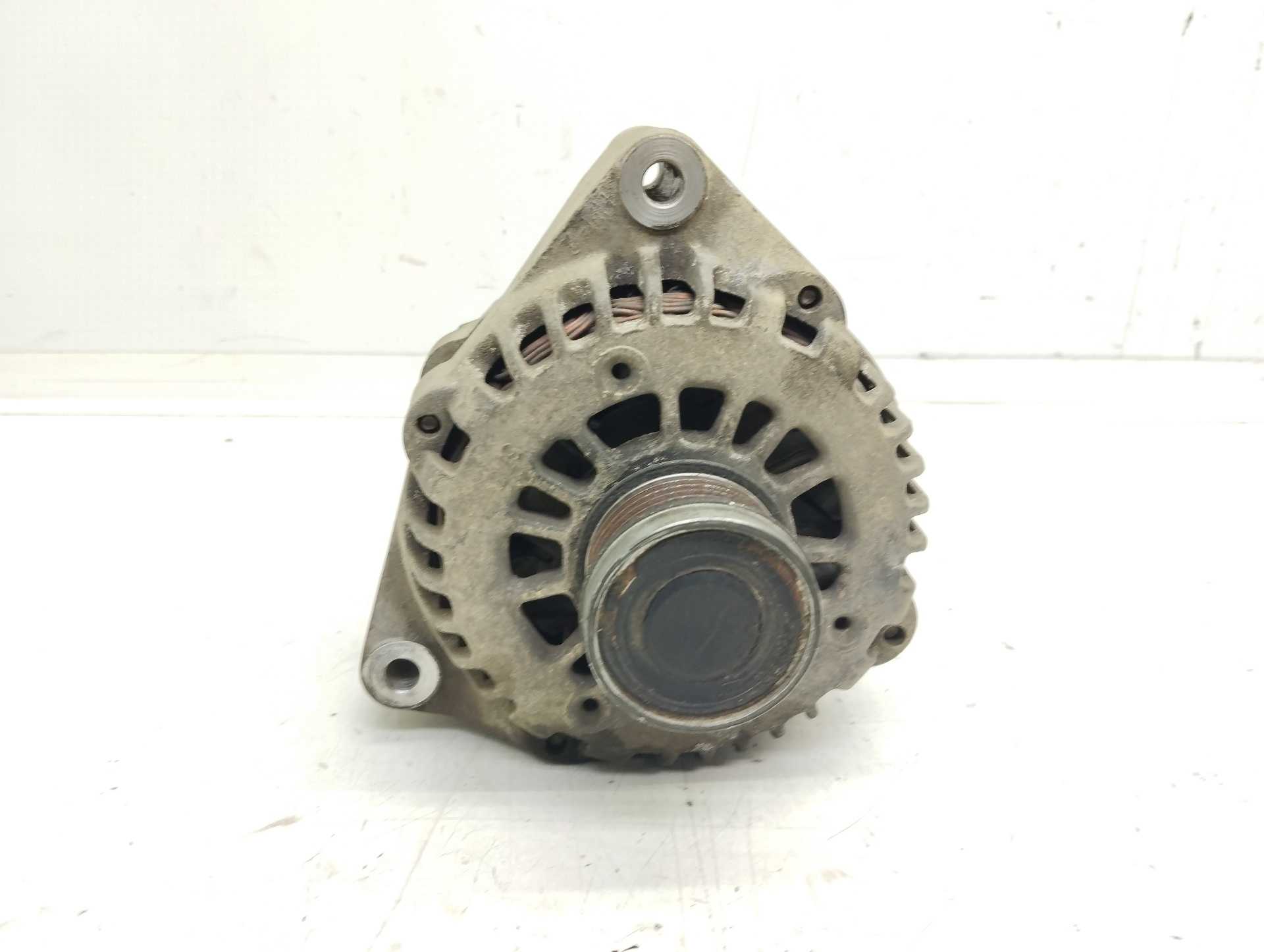 Recambio de alternador para ssangyong kyron 2.0 referencia OEM IAM A6641540102  