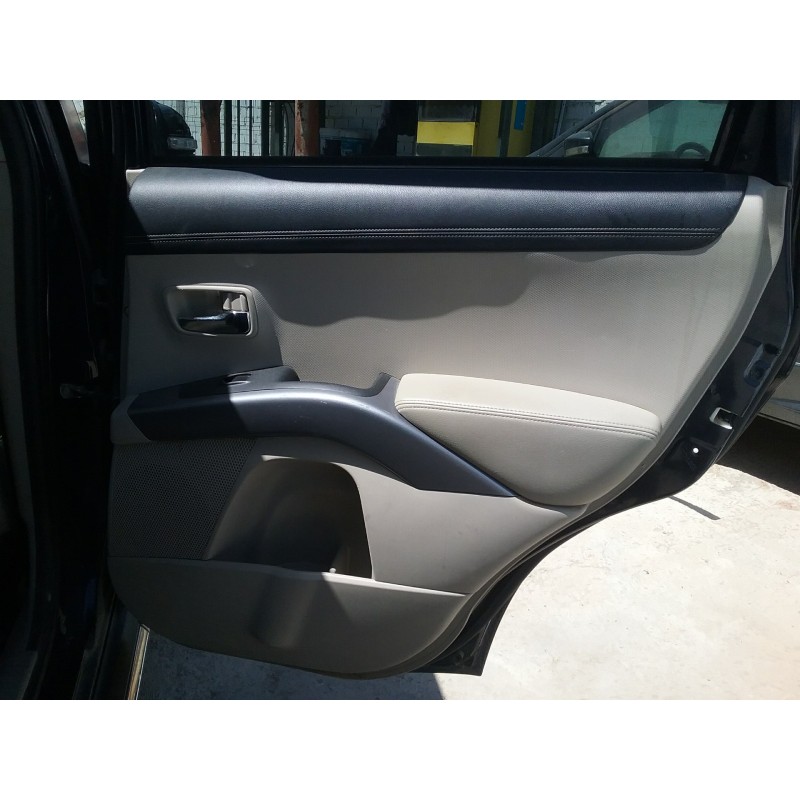 Recambio de guarnecido puerta trasera derecha para mitsubishi outlander (cw0) challenge 4wd referencia OEM IAM   