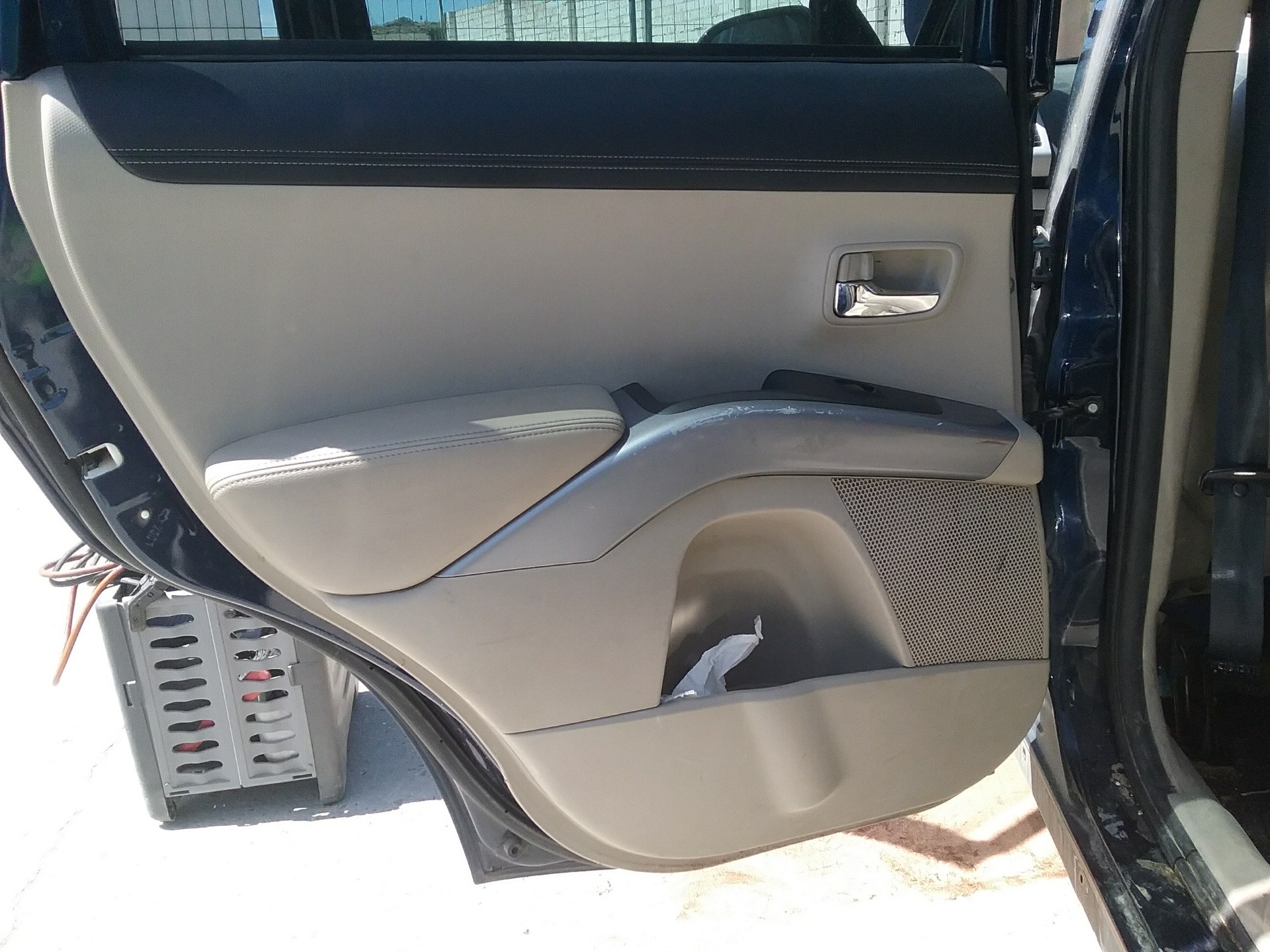 Recambio de guarnecido puerta trasera izquierda para mitsubishi outlander (cw0) challenge 4wd referencia OEM IAM   