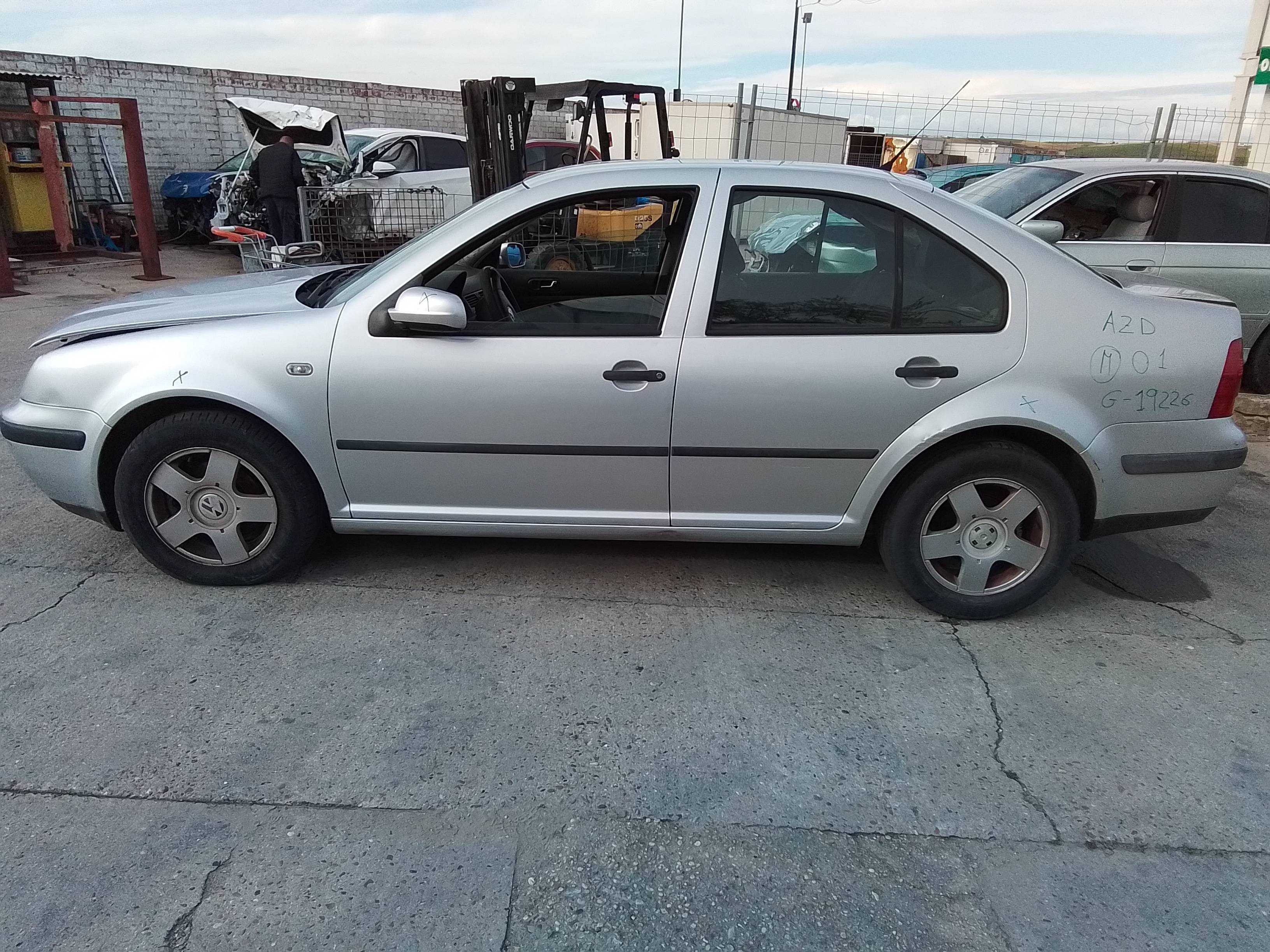 volkswagen bora berlina (1j2) del año 2001
