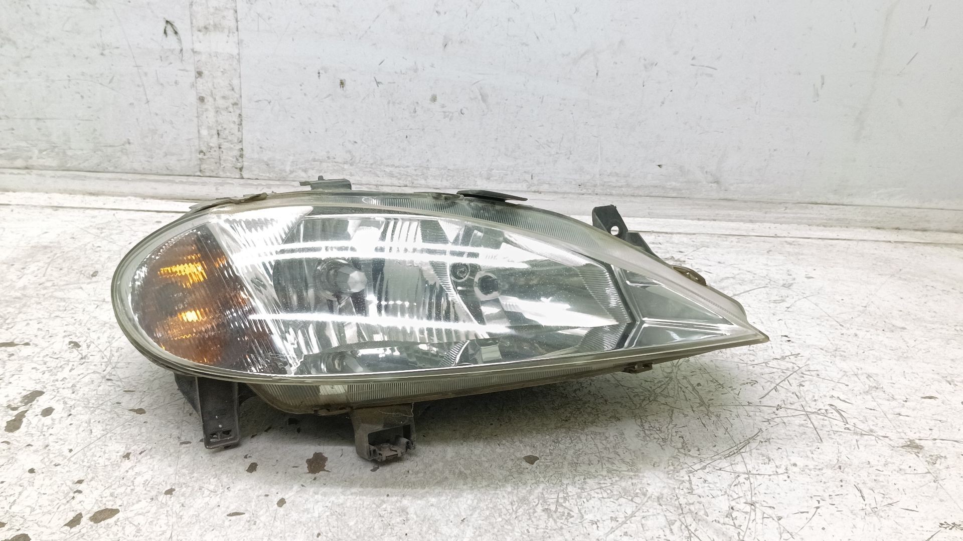 Recambio de faro derecho para renault megane i classic (la0) referencia OEM IAM 7701047180 67743625 