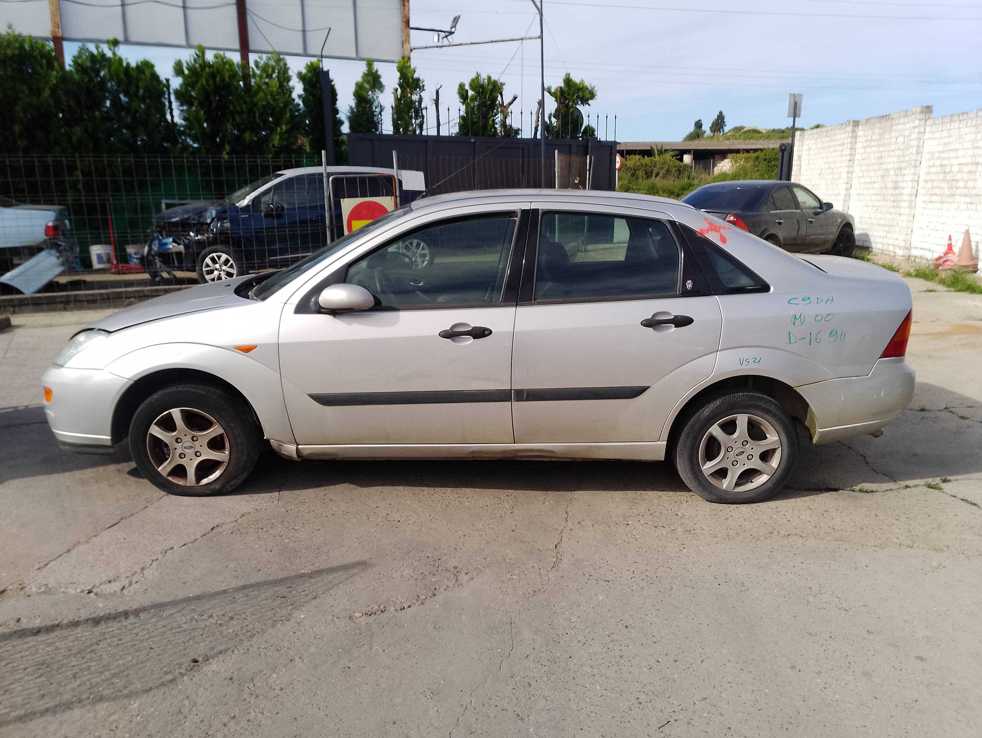 ford focus berlina (cak) del año 2000