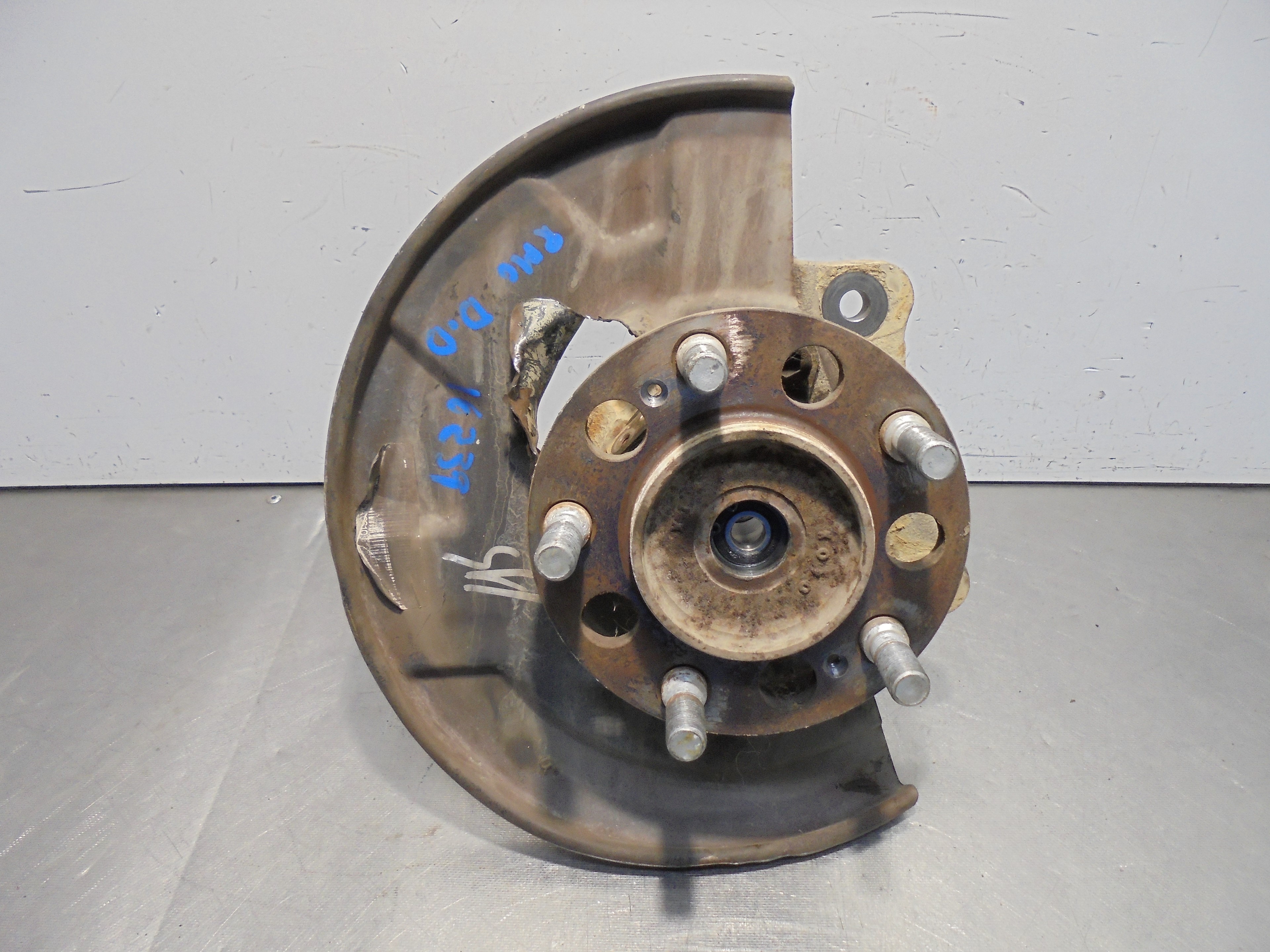 Recambio de mangueta delantera derecha para ssangyong actyon sports 2.0 td cat referencia OEM IAM   