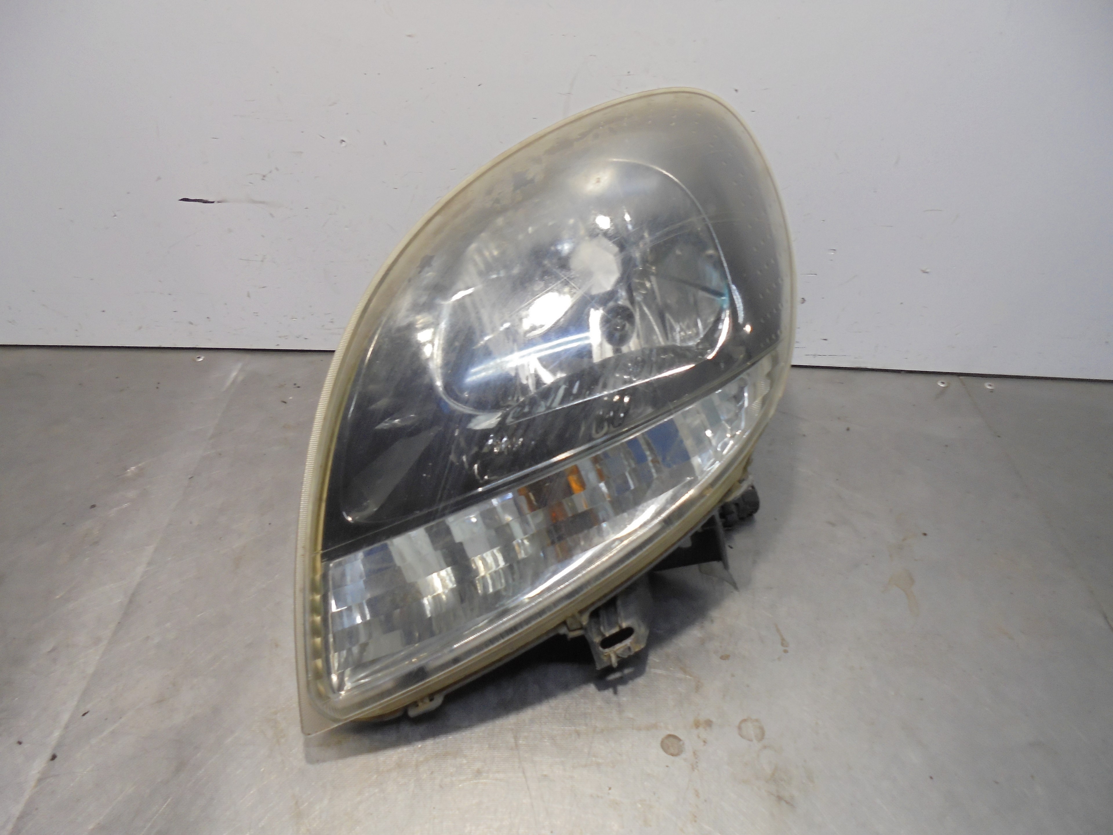 Recambio de faro izquierdo para renault kangoo (f/kc0) authentique 4x4 referencia OEM IAM 8200444257 VALEO 
