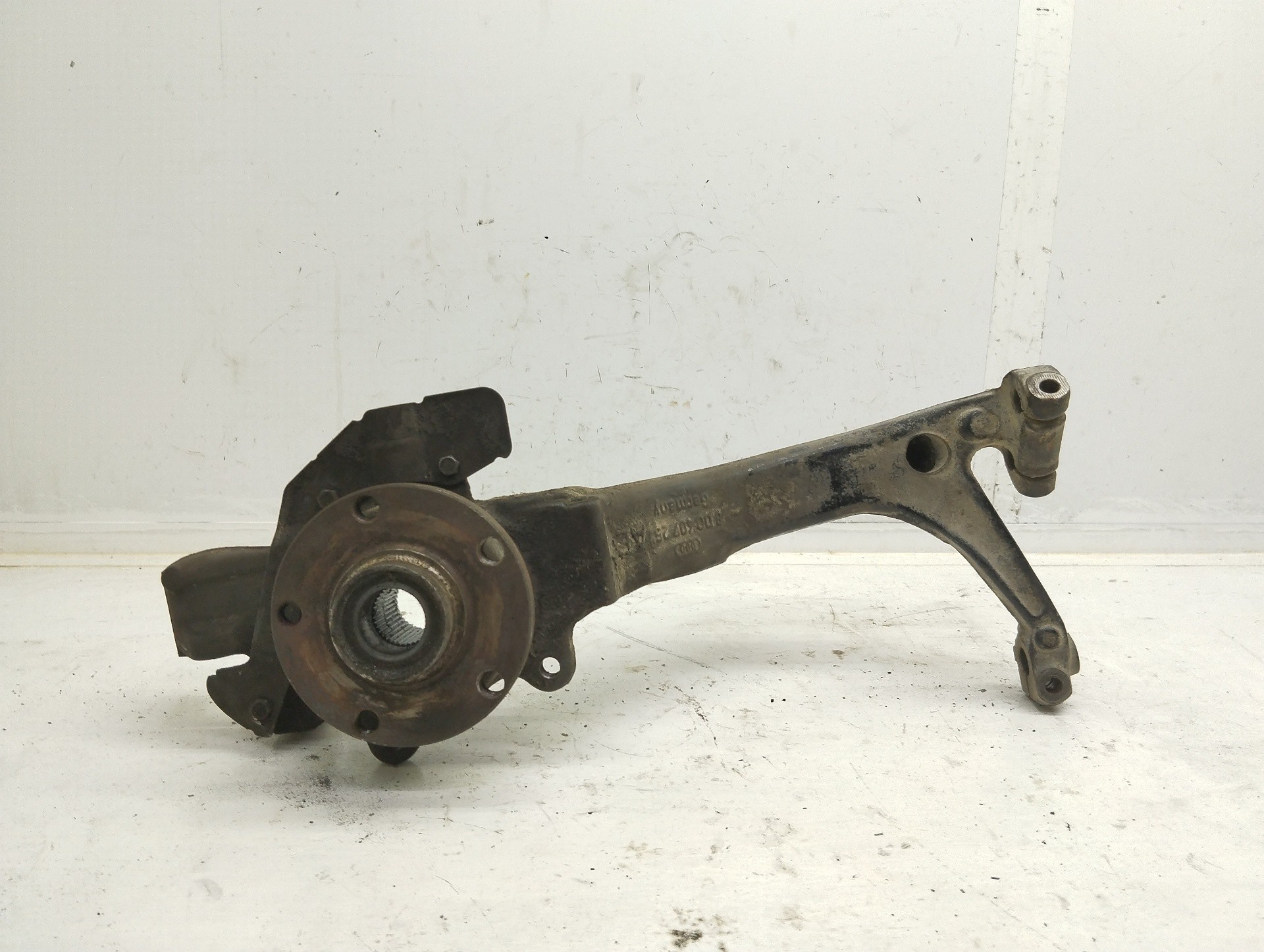 Recambio de mangueta delantera izquierda para audi a6 berlina (4b2) 2.5 tdi referencia OEM IAM   