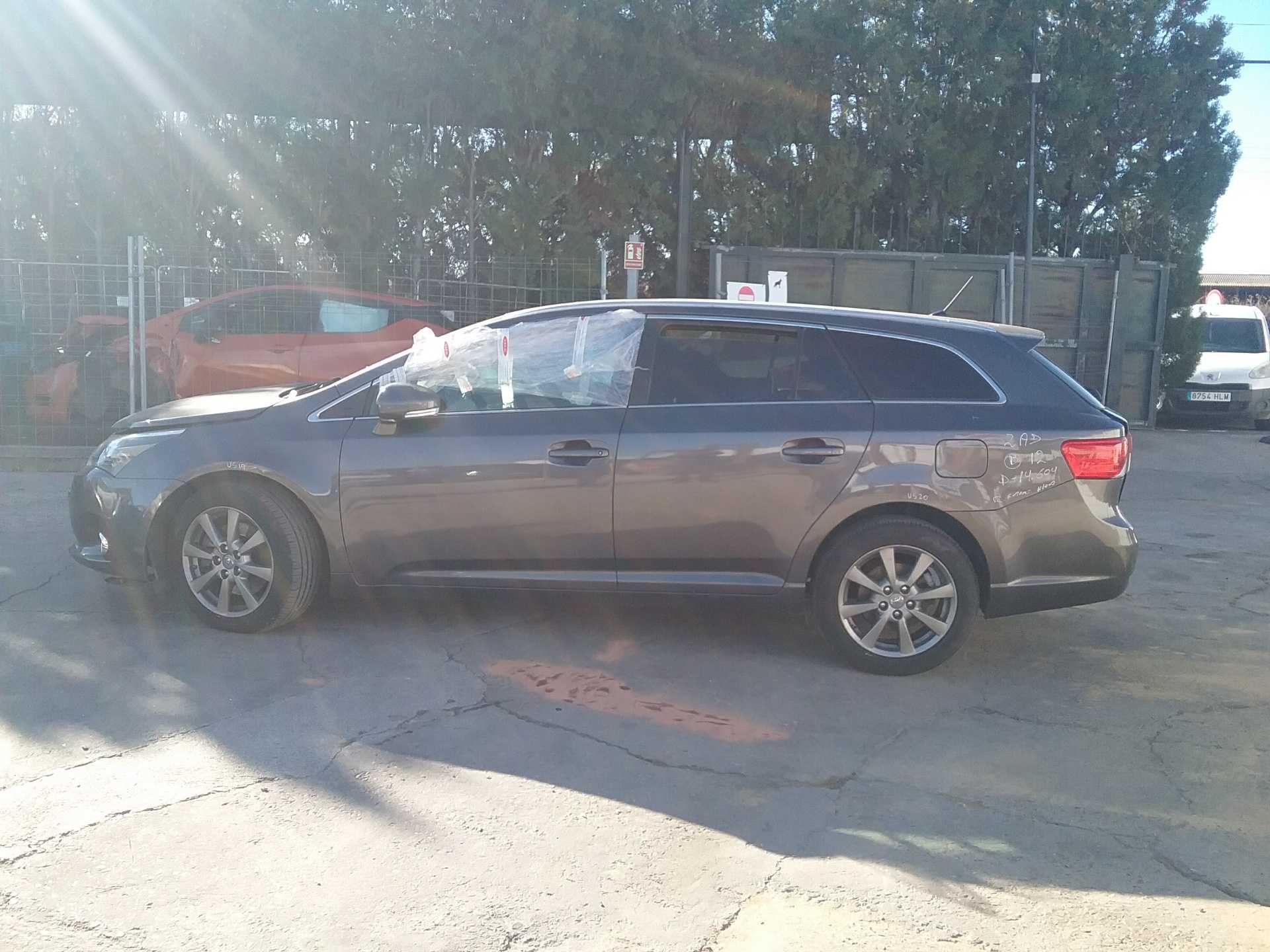 toyota avensis cross sport (t27) del año 2012