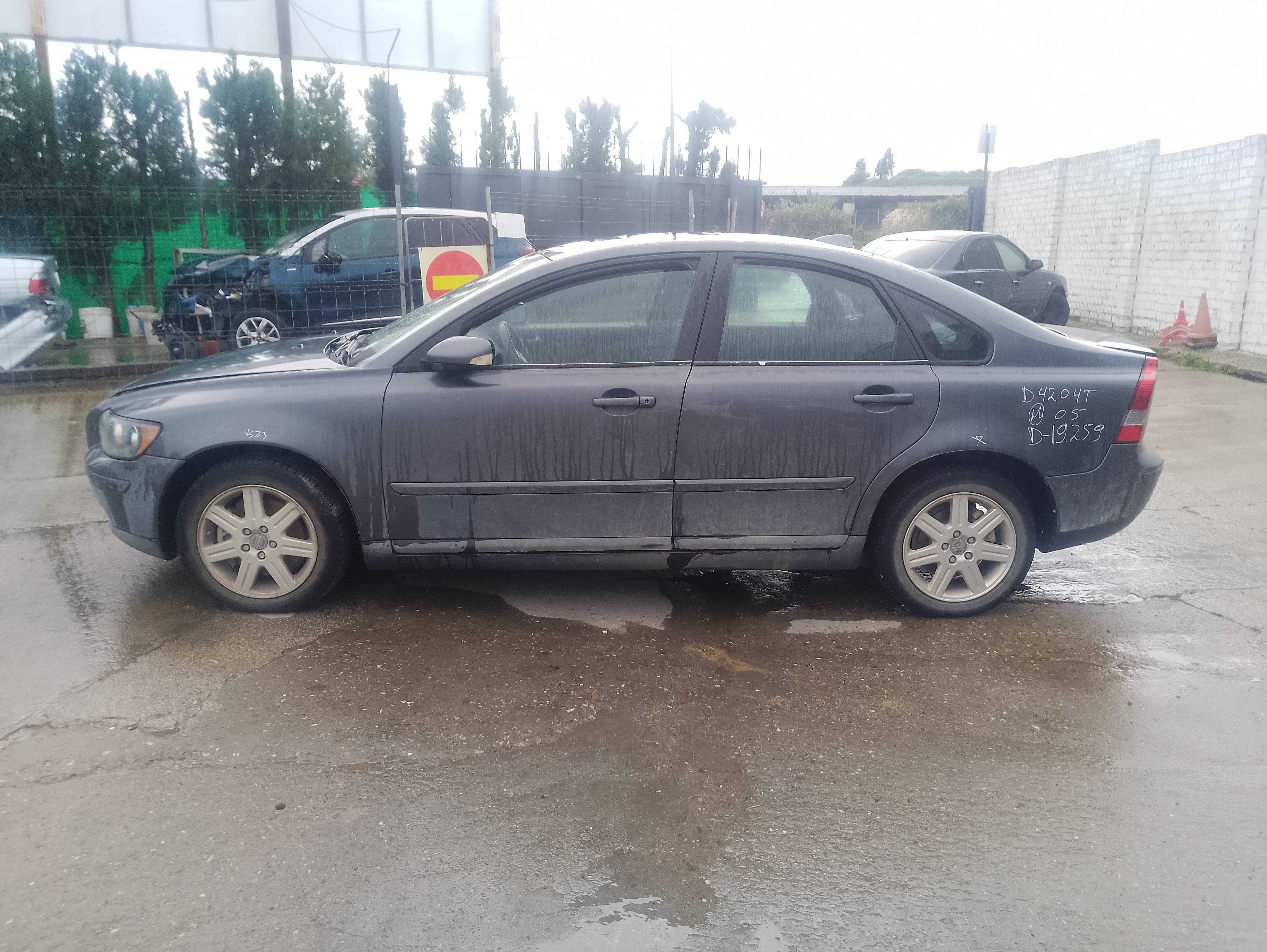 volvo s40 berlina del año 2005