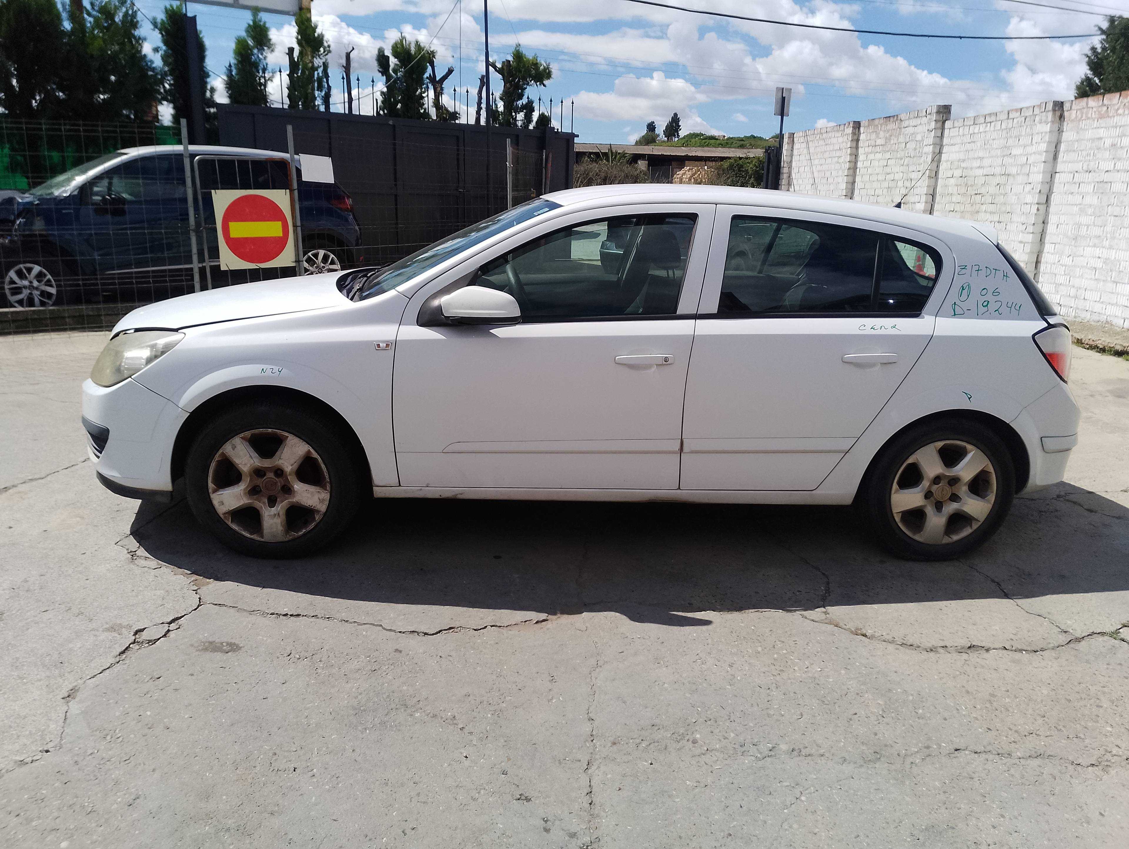 opel astra h berlina del año 2006