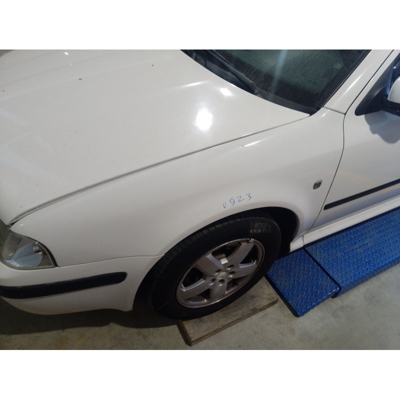Recambio de aleta delantera izquierda para skoda octavia ii (1z3) 1.9 tdi referencia OEM IAM 1U0821105B  