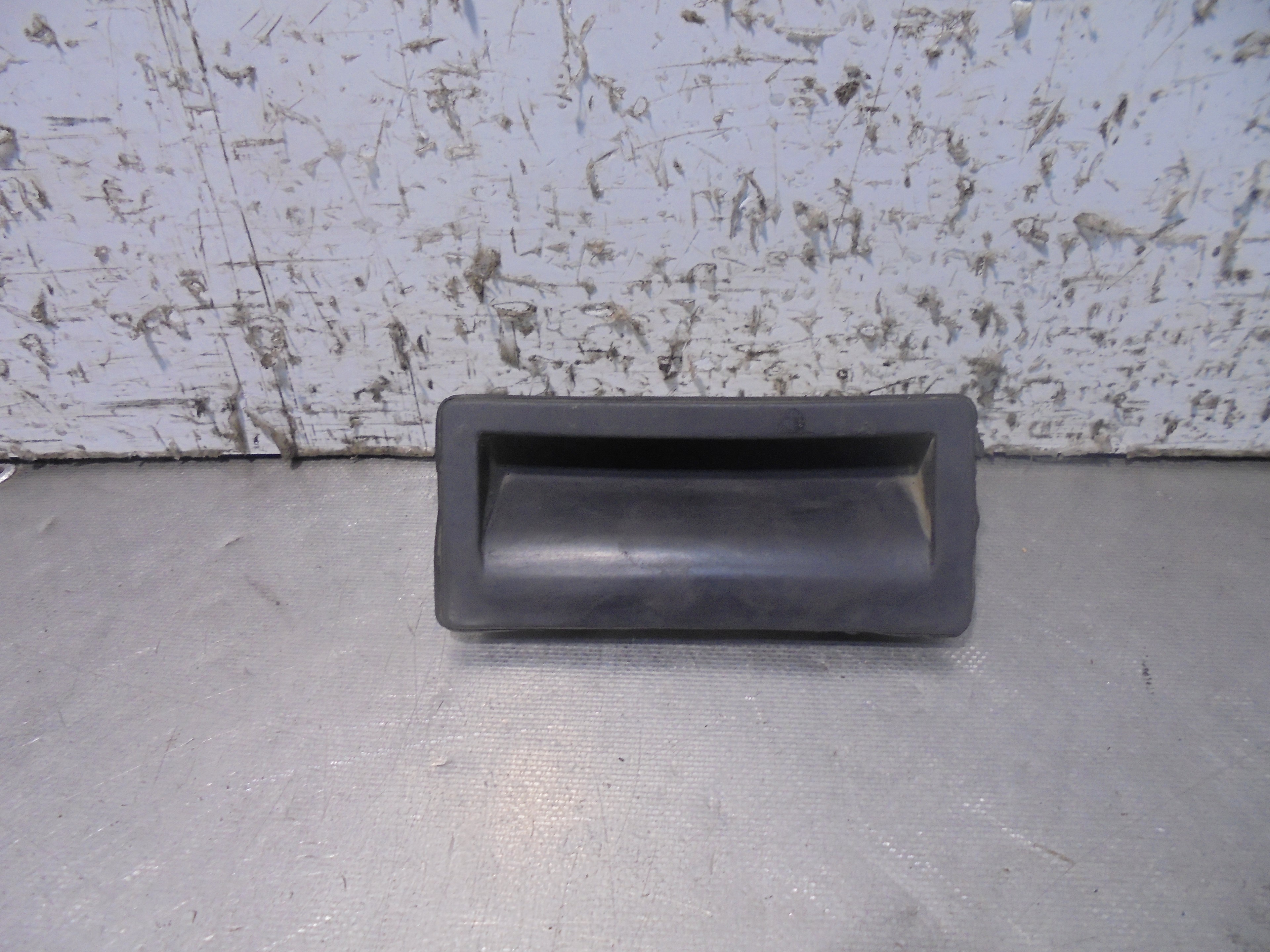 Recambio de maneta exterior porton para audi a3 sportback (8vf) 30 tdi design referencia OEM IAM 5N0827556  