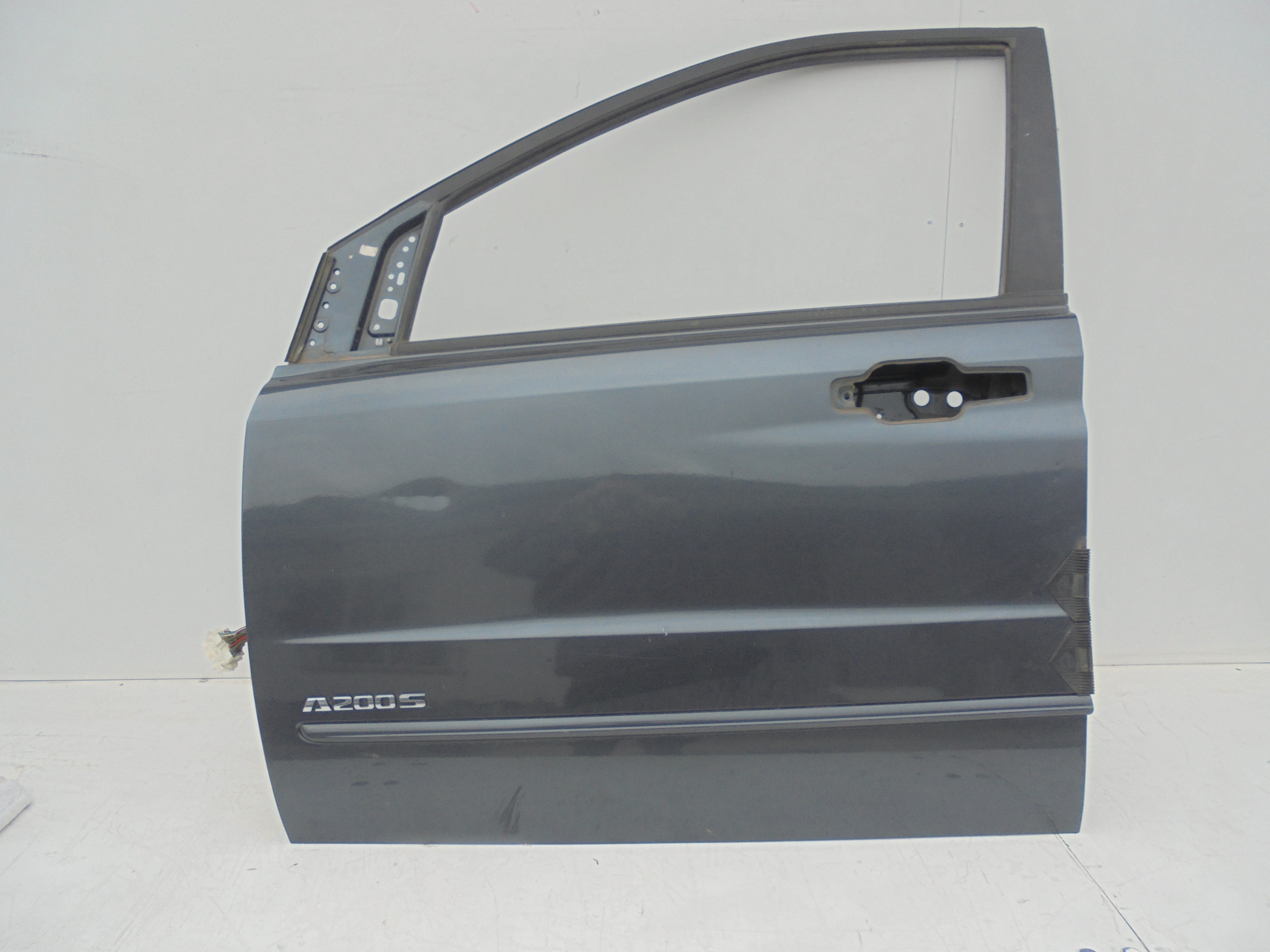 Recambio de puerta delantera izquierda para ssangyong actyon sports 2.0 td cat referencia OEM IAM   