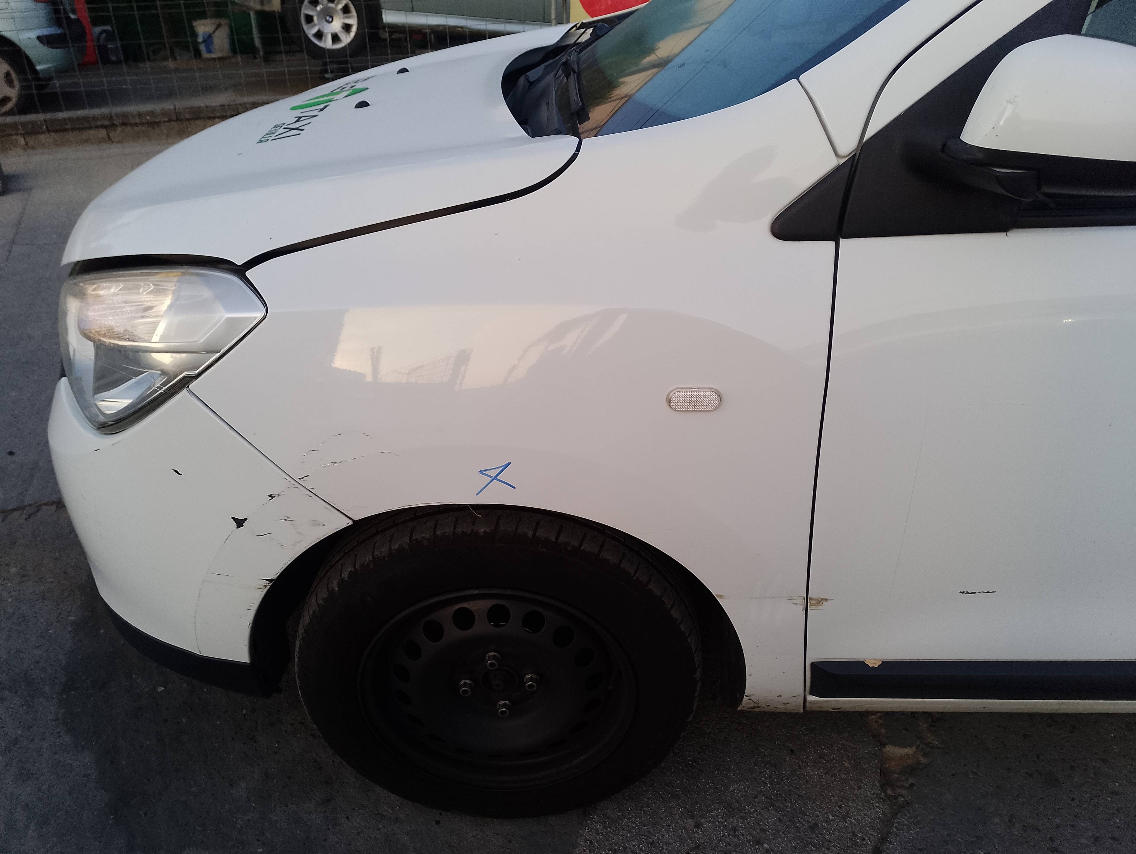 Recambio de aleta delantera izquierda para dacia lodgy ambiance referencia OEM IAM   