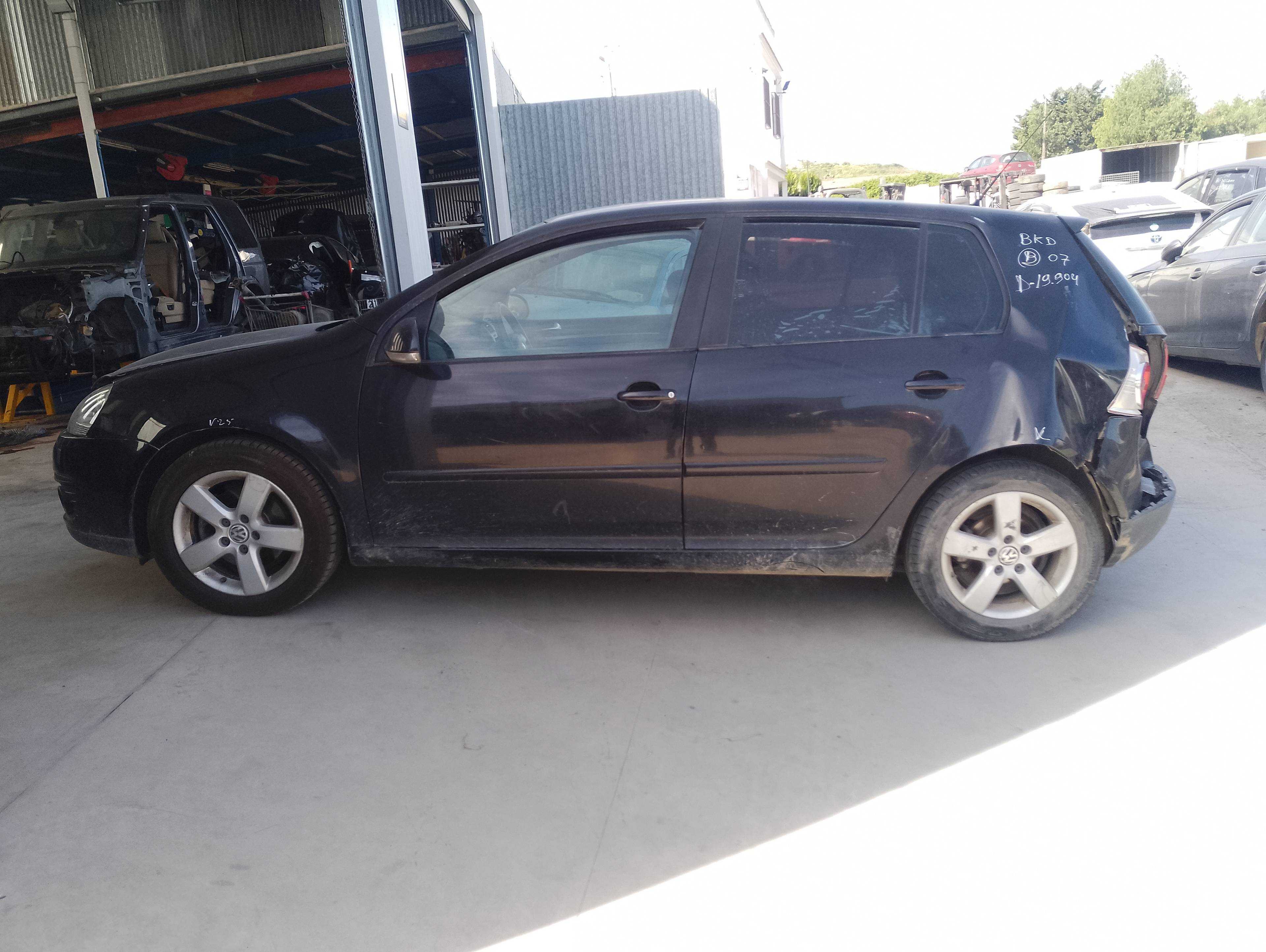 volkswagen golf v berlina (1k1) del año 2007