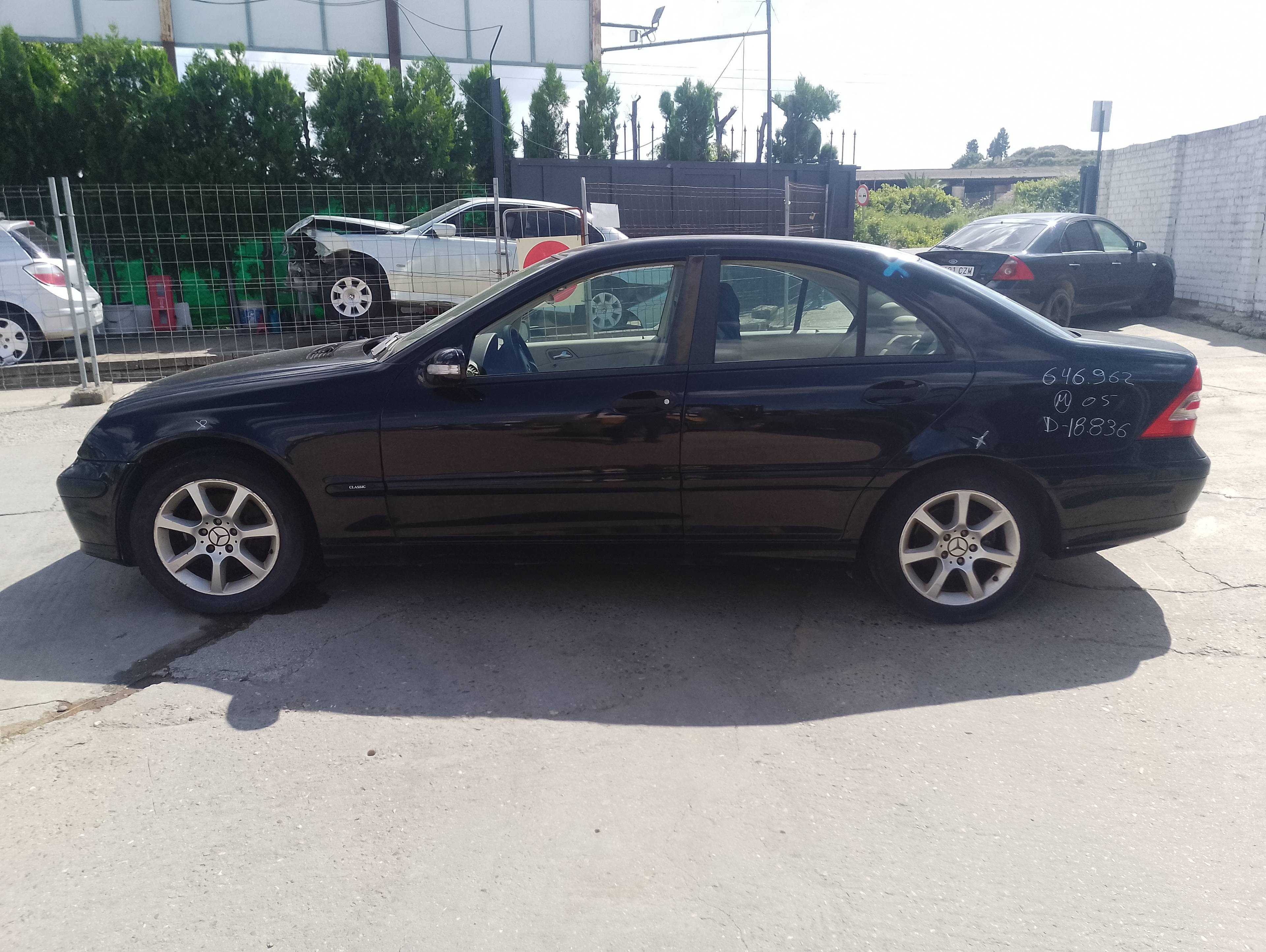 mercedes-benz clase c (w203) berlina del año 2005