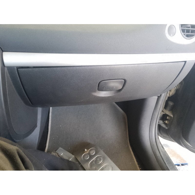 Recambio de guantera para renault clio iii confort dynamique referencia OEM IAM   