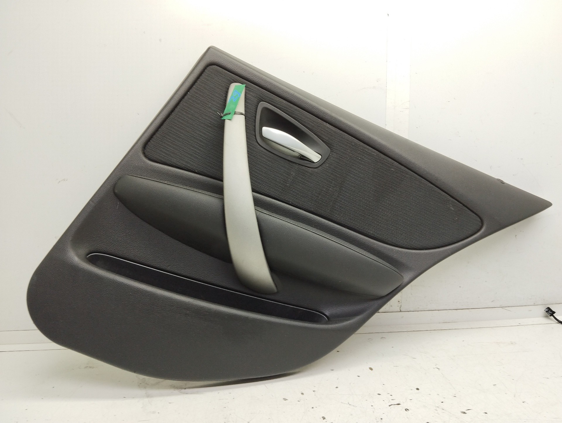 Recambio de guarnecido puerta trasera derecha para bmw serie 1 berlina (e81/e87) 118d referencia OEM IAM 51416975310 697986002 