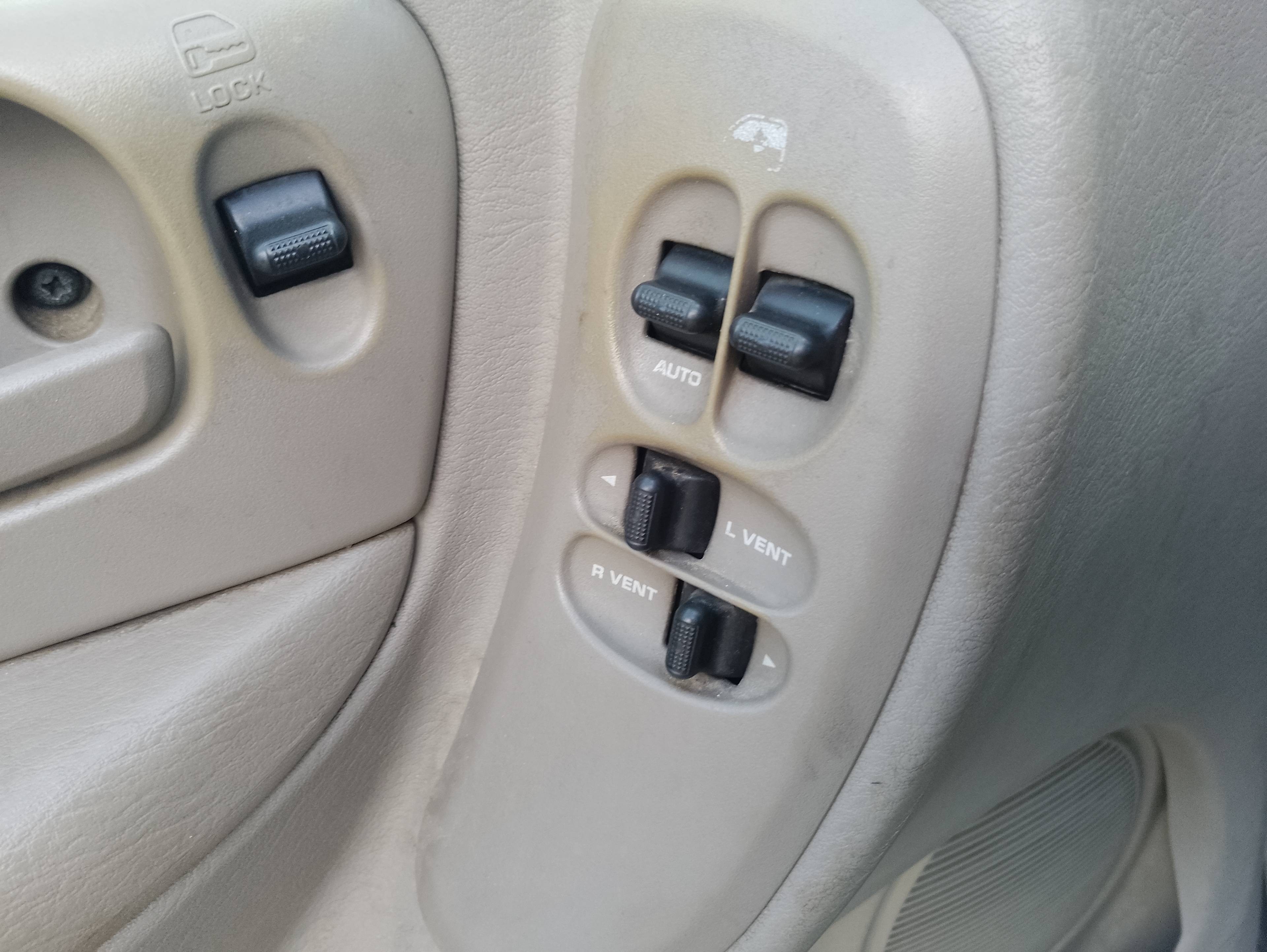 Recambio de mando elevalunas delantero izquierdo para chrysler voyager (rg) referencia OEM IAM   