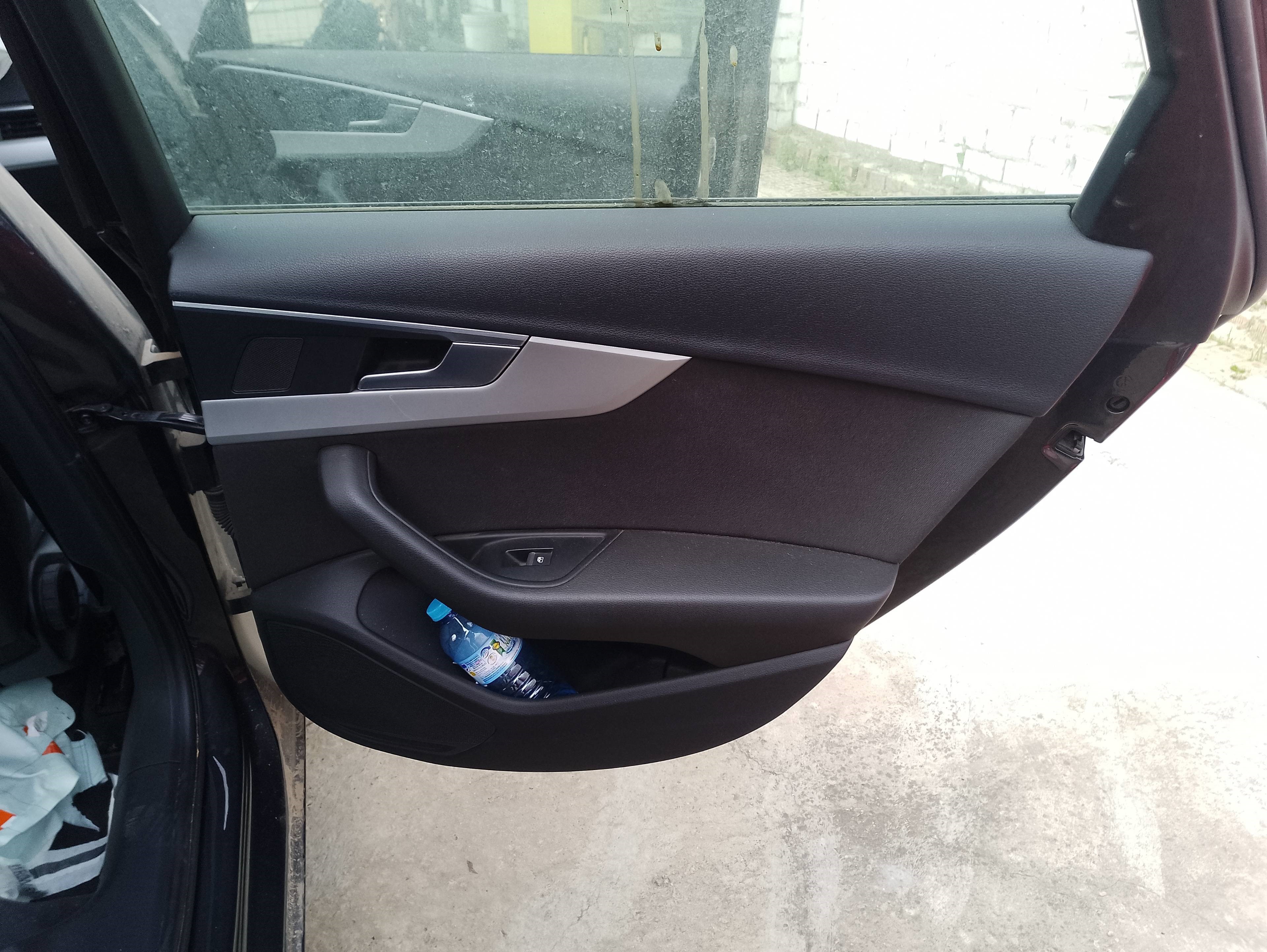Recambio de guarnecido puerta trasera derecha para audi a4 berlina (8w2) básico referencia OEM IAM 8W0867318  