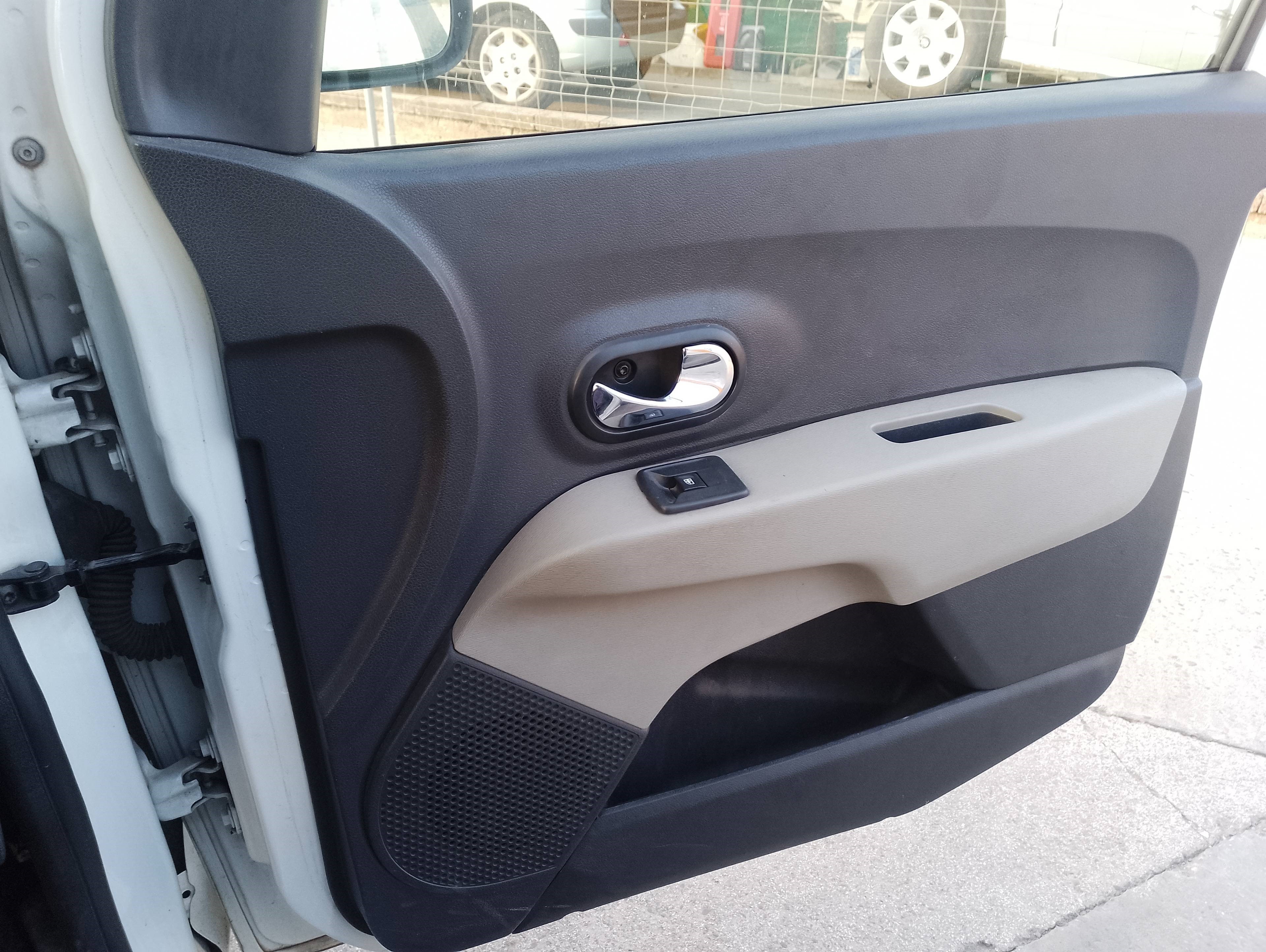 Recambio de guarnecido puerta delantera derecha para dacia lodgy ambiance referencia OEM IAM   