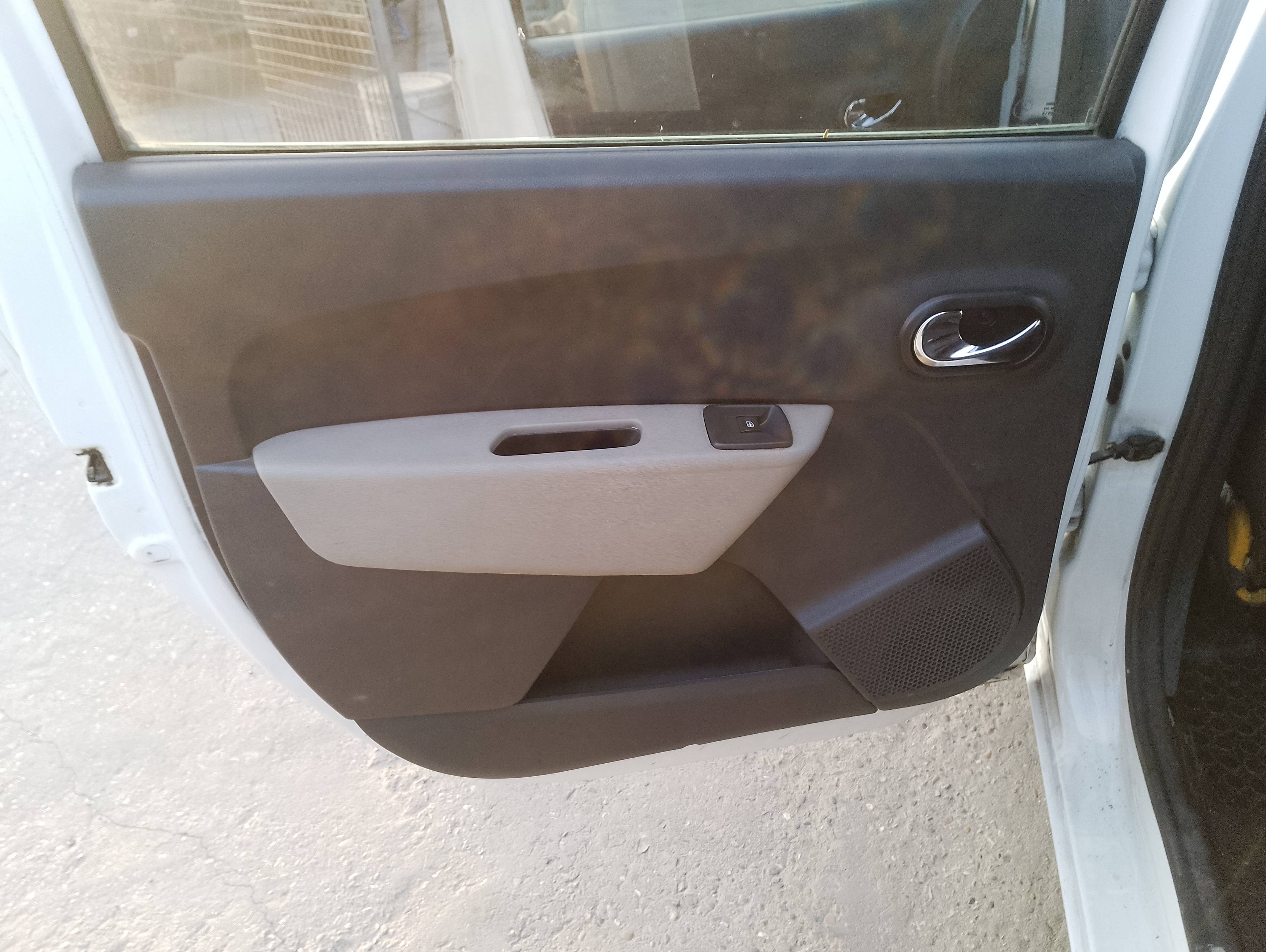 Recambio de guarnecido puerta trasera izquierda para dacia lodgy ambiance referencia OEM IAM   