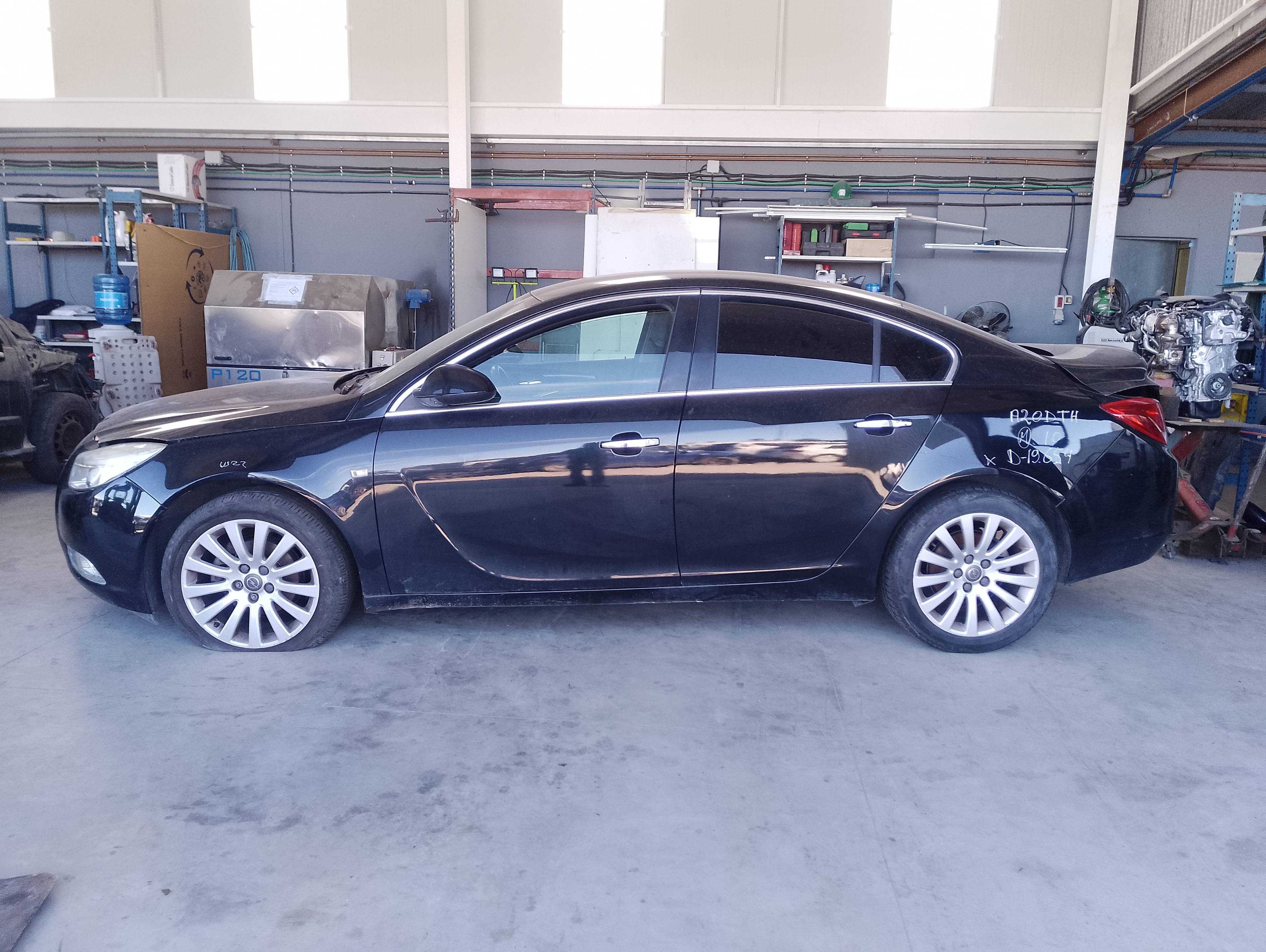 opel insignia berlina del año 2010