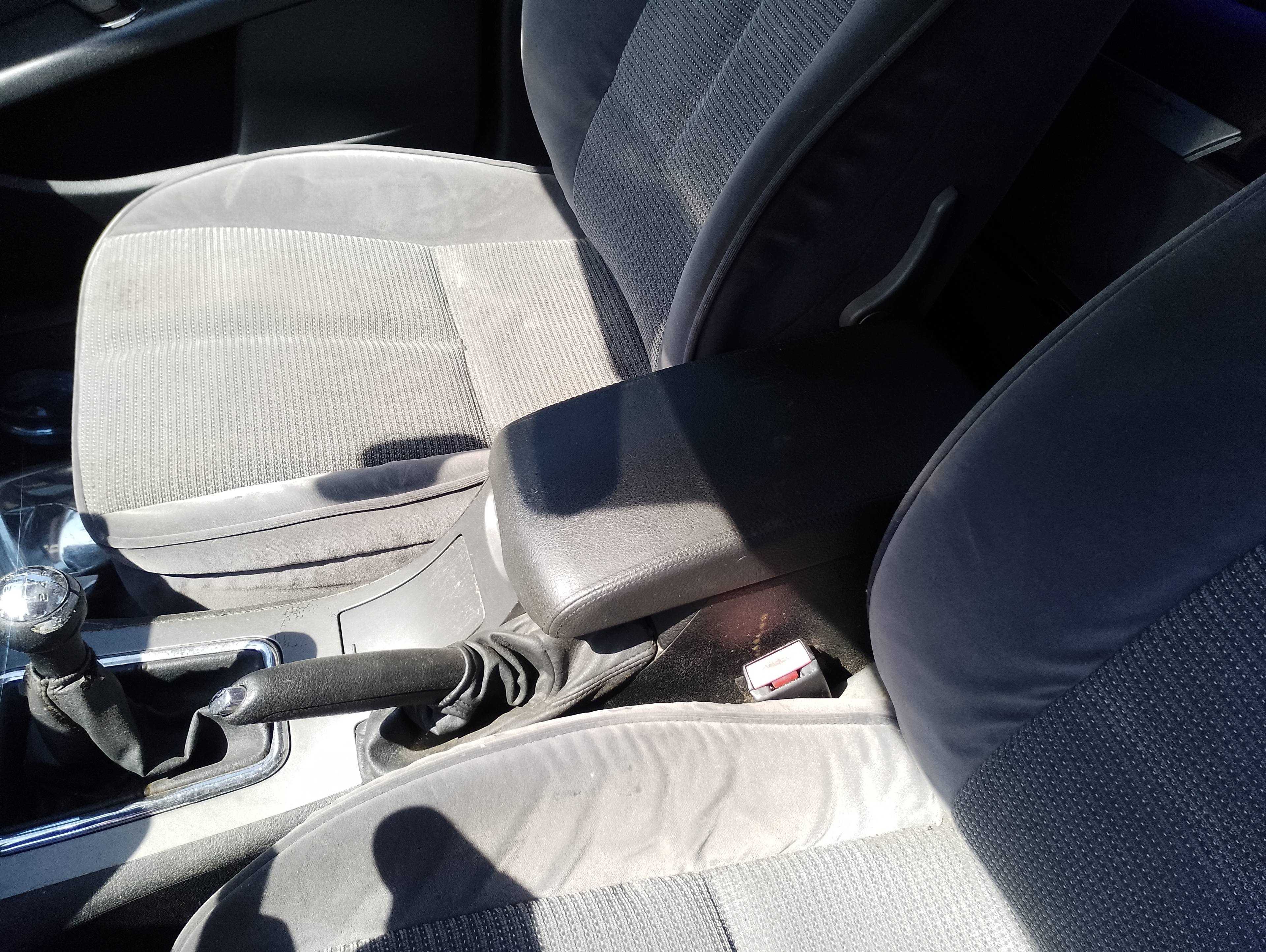 Recambio de apoyabrazos central para peugeot 407 st confort referencia OEM IAM   