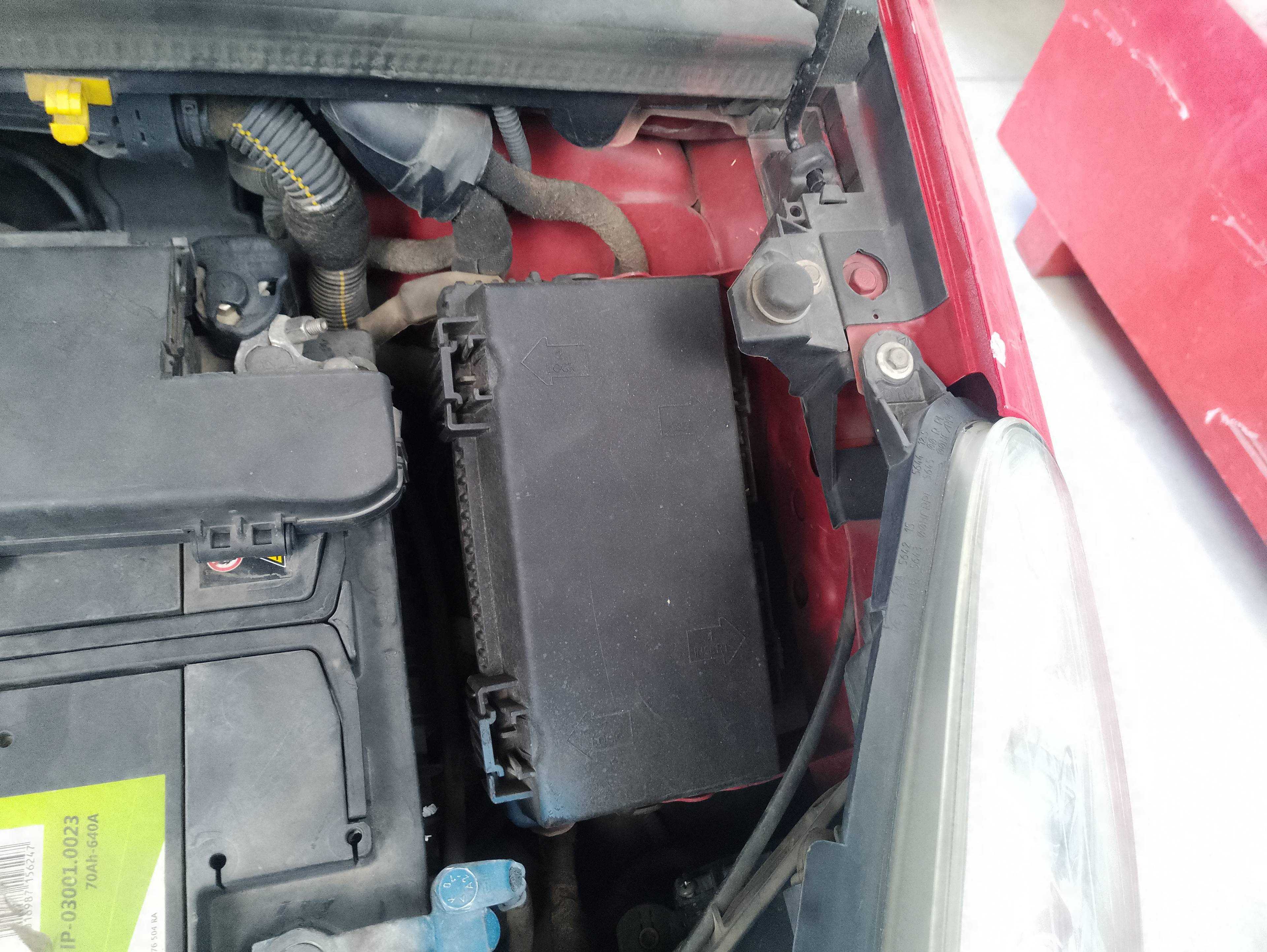 Recambio de caja reles / fusibles para opel corsa d 1.2 16v referencia OEM IAM   