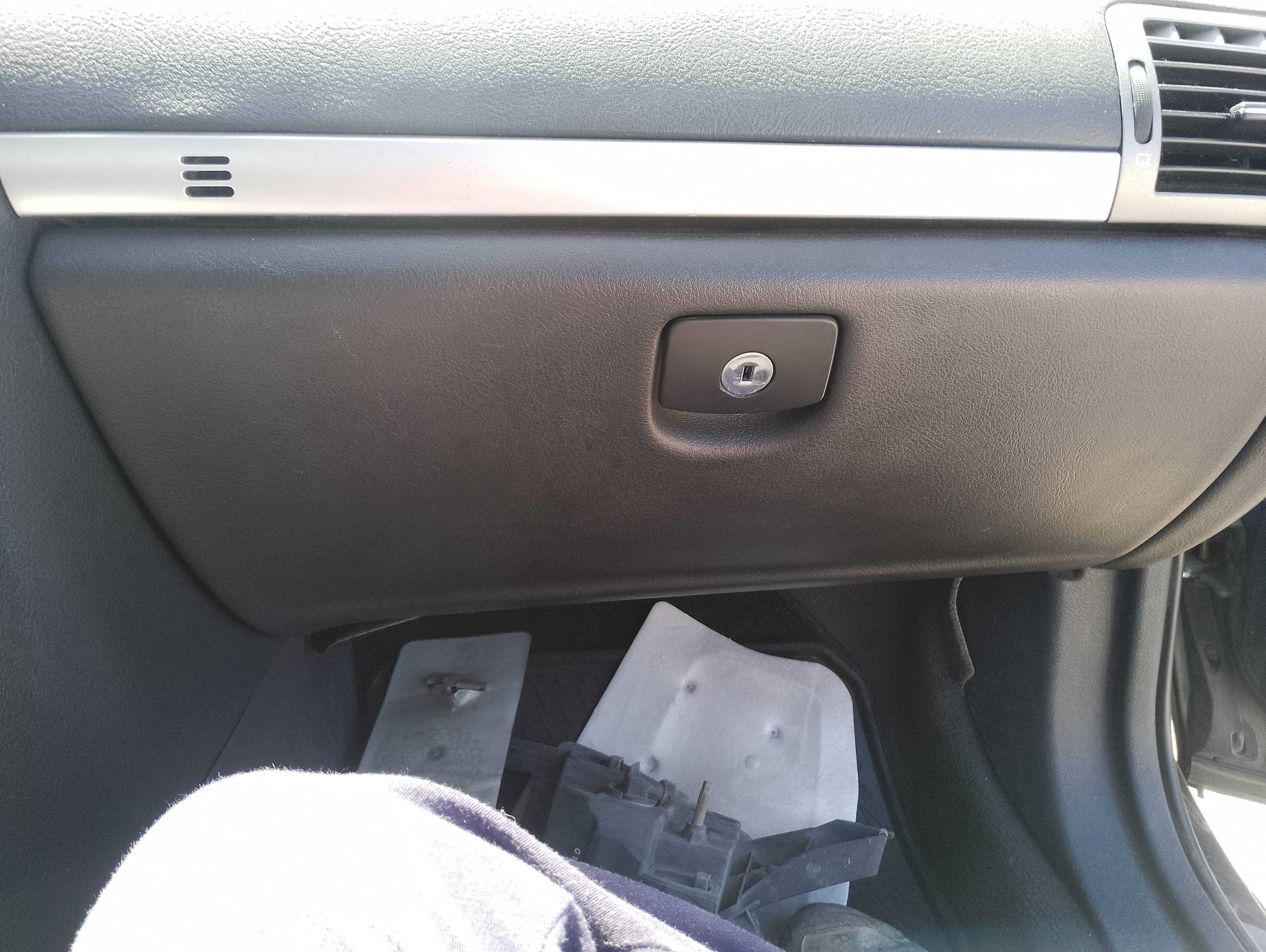 Recambio de guantera para peugeot 407 st confort referencia OEM IAM   