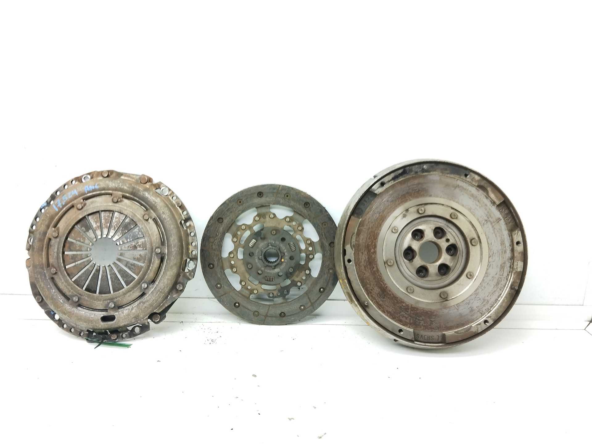 Recambio de volante motor para ford focus berlina (cap) ambiente (d) referencia OEM IAM   