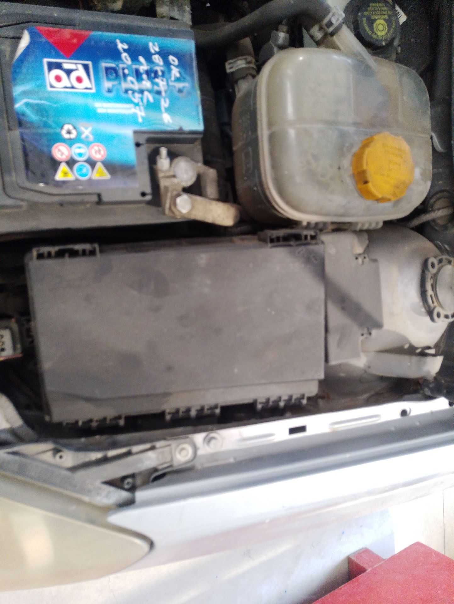 Recambio de caja reles / fusibles para opel astra h gtc (a04) 1.8 (l08) referencia OEM IAM 13208748  