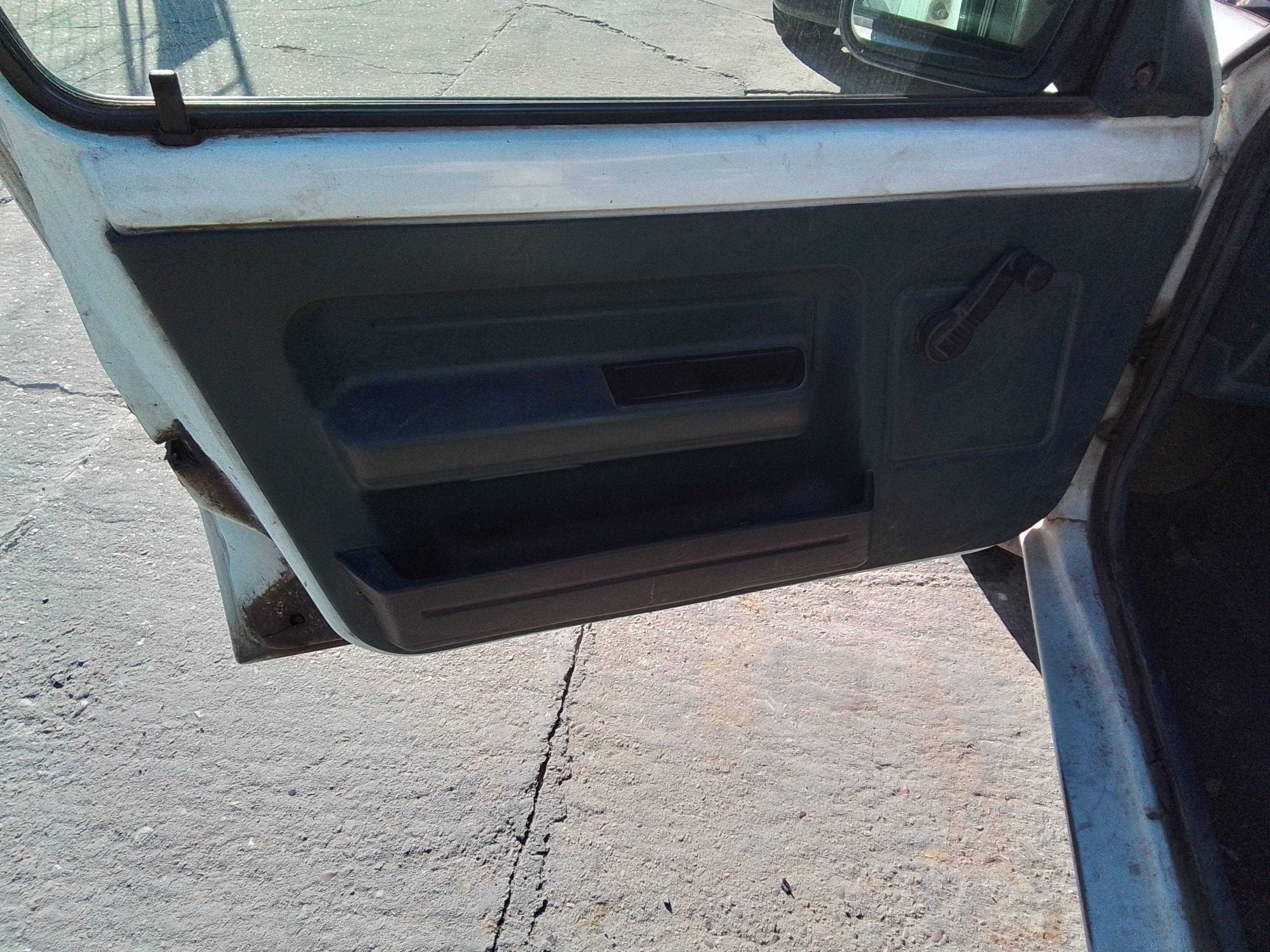 Recambio de guarnecido puerta delantera izquierda para renault express 1.9 d referencia OEM IAM   