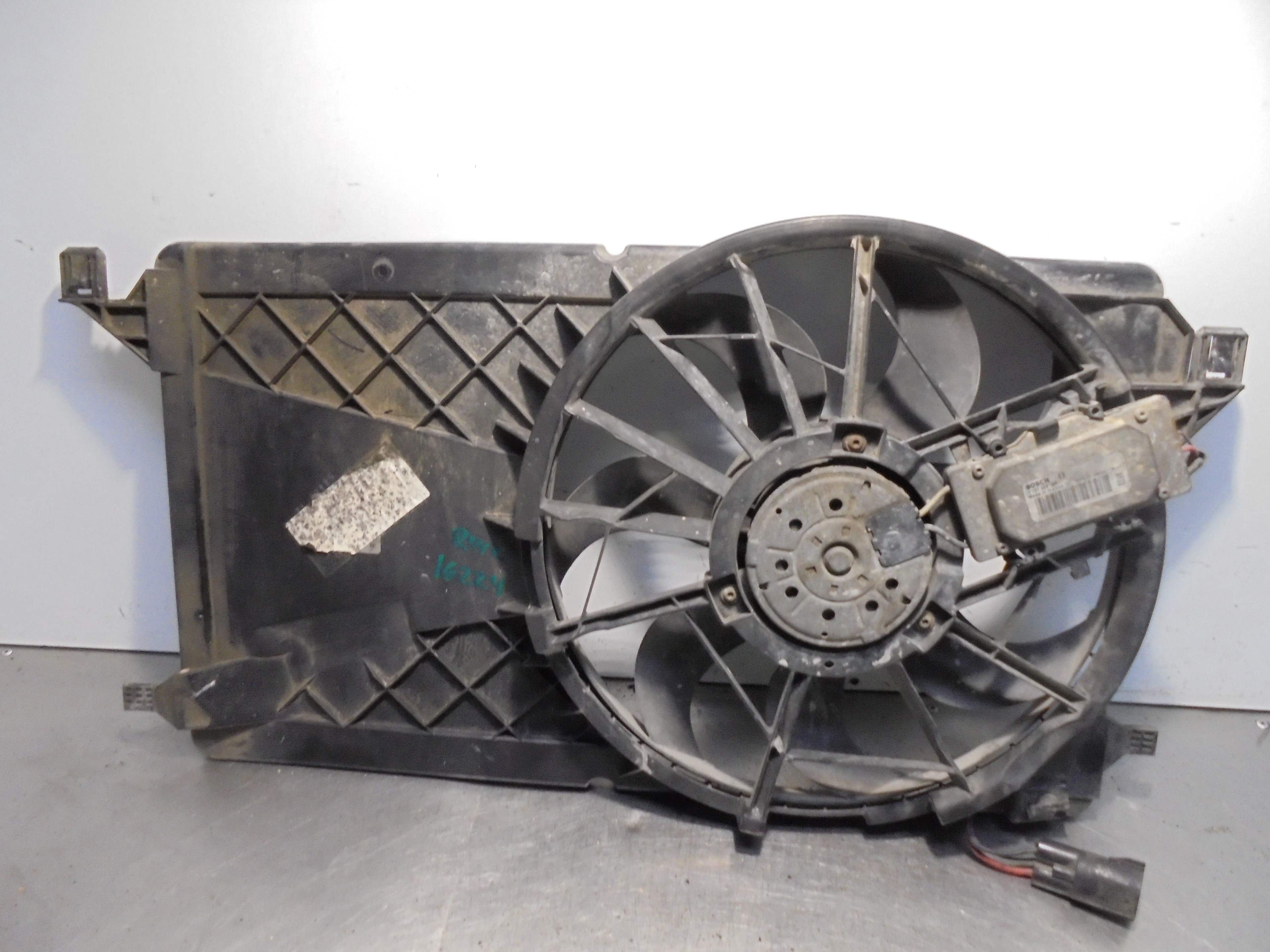 Recambio de electroventilador para ford focus berlina (cap) 1.6 tdci cat referencia OEM IAM 3135103905 BOSCH 