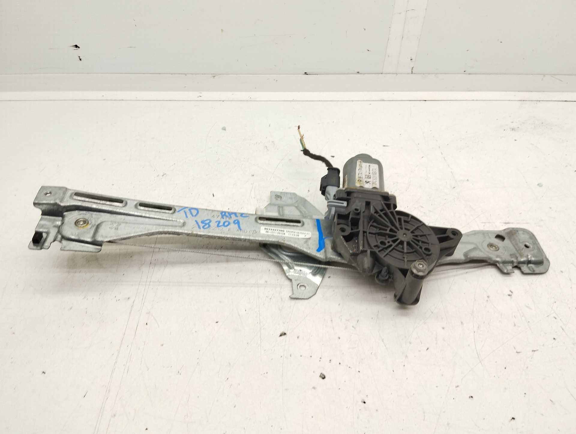 Recambio de elevalunas trasero derecho para citroën c-elysée exclusive referencia OEM IAM 9674437280  