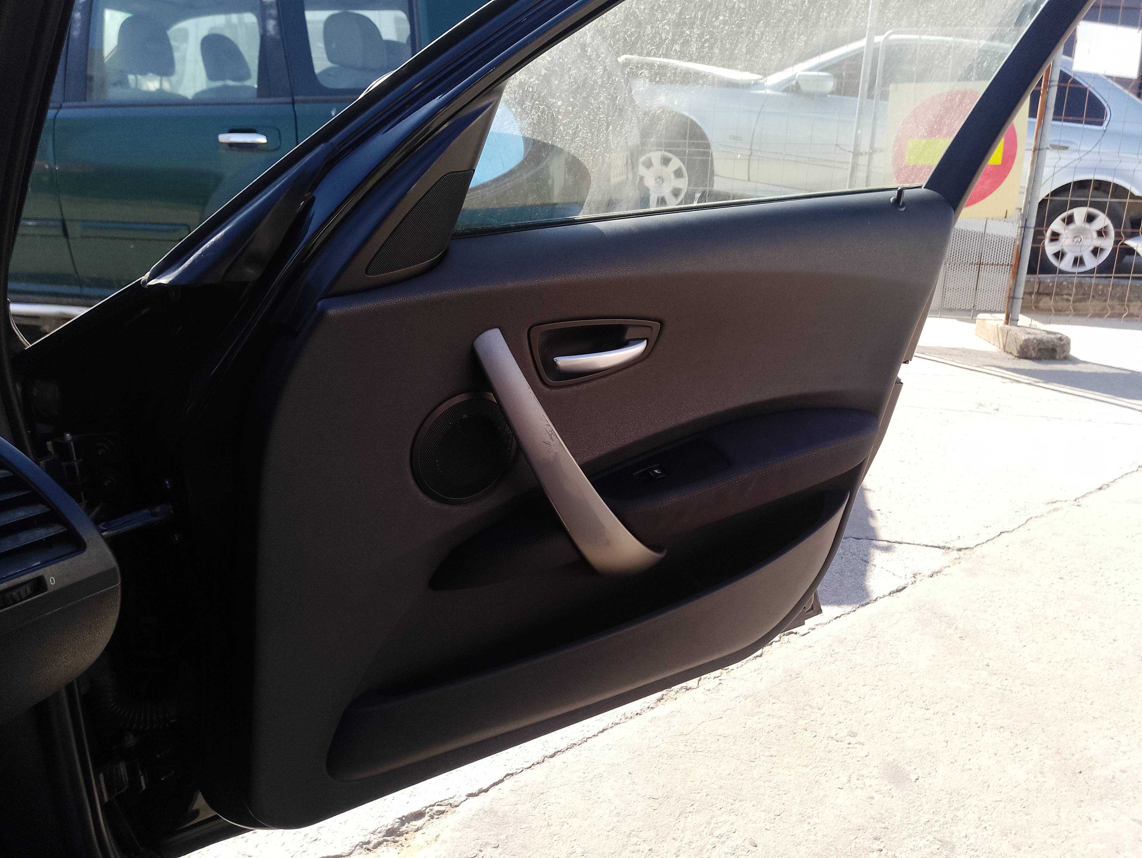 Recambio de guarnecido puerta delantera derecha para bmw serie 1 berlina (e81/e87) 118d referencia OEM IAM   