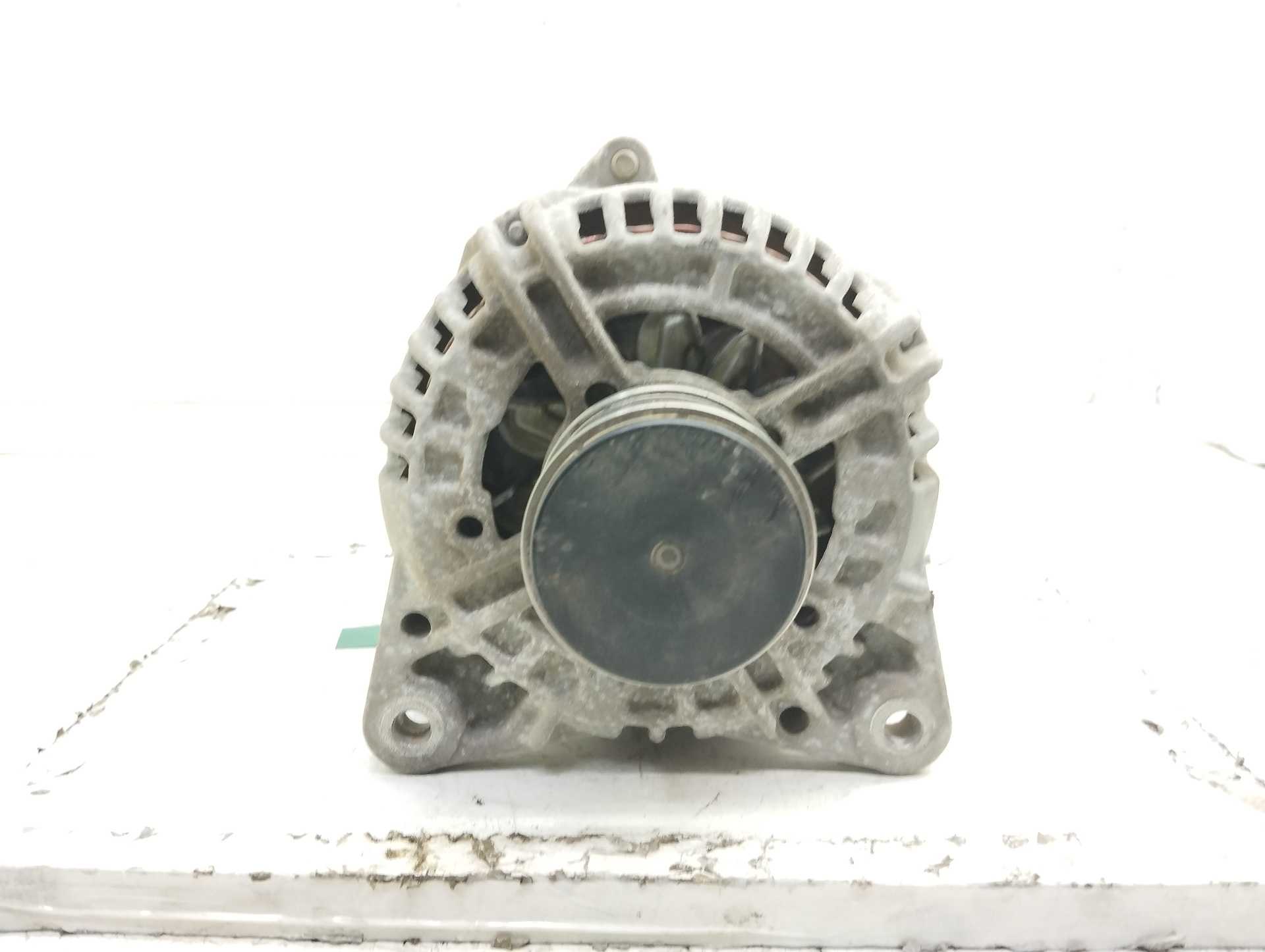 Recambio de alternador para nissan juke (f15) acenta referencia OEM IAM 8200728292E 0124525 23100JD10A