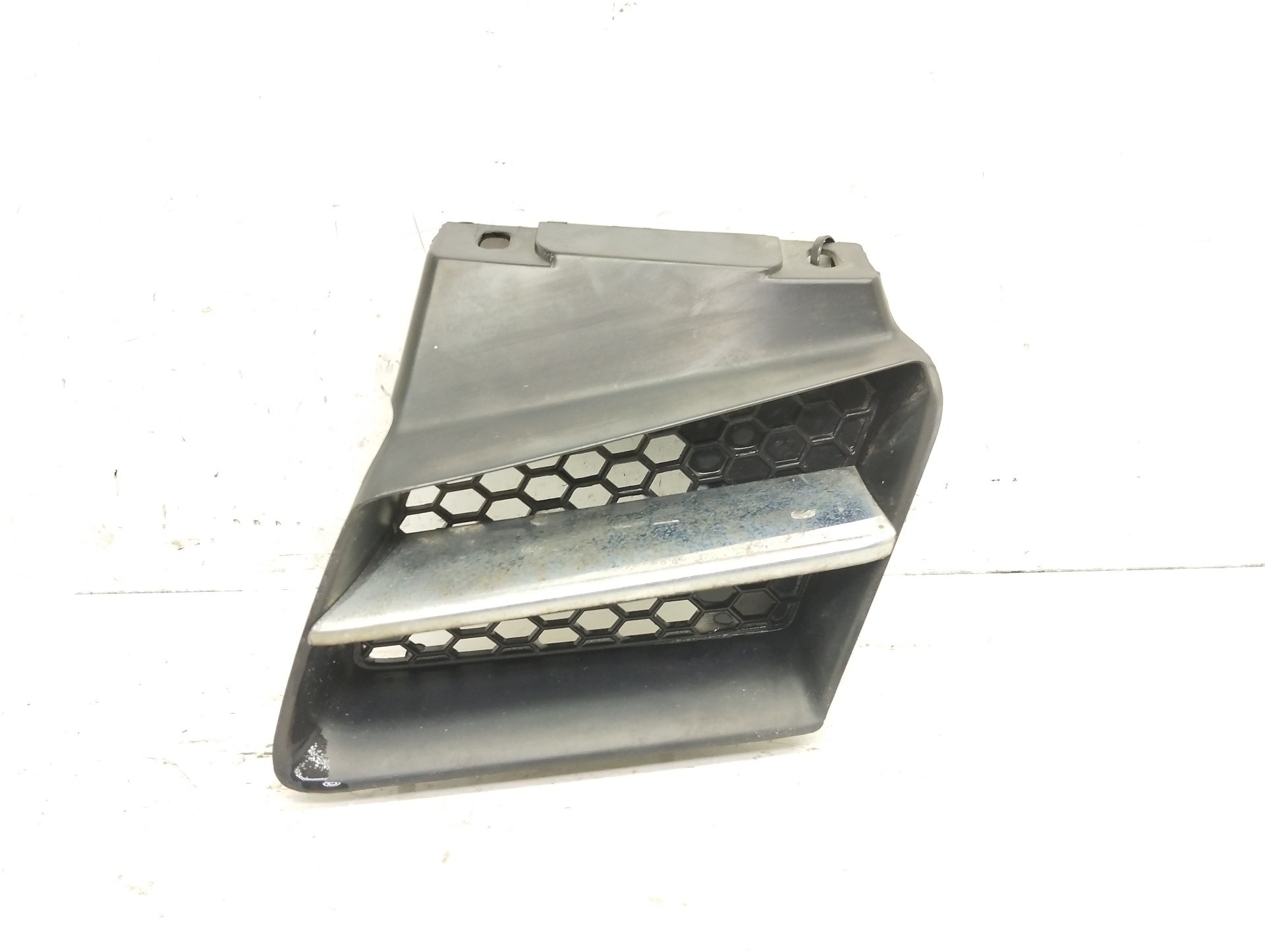 Recambio de rejilla paragolpes izquierda para alfa romeo 156 1.9 jtd 8v distinctive referencia OEM IAM LS380112  