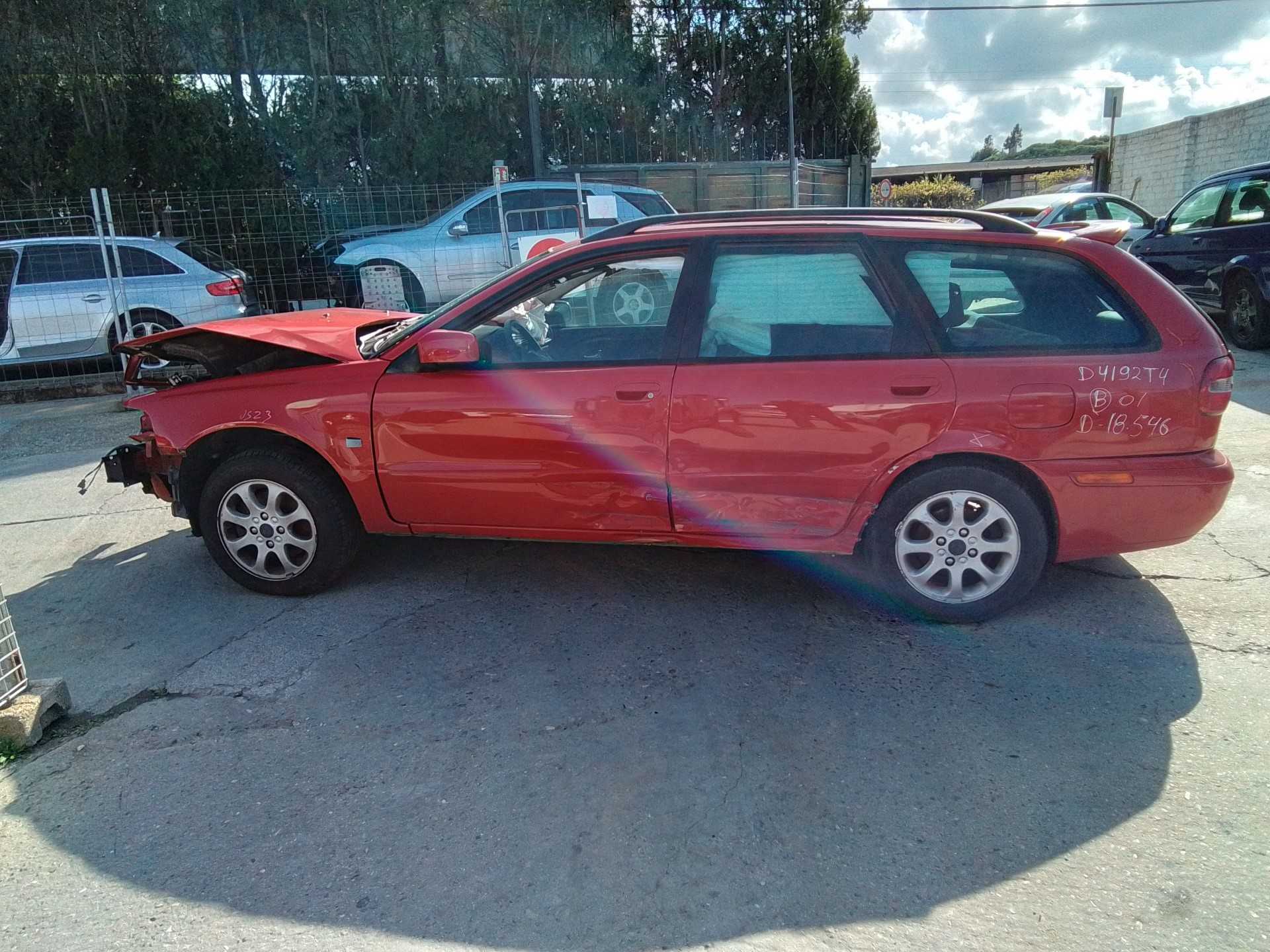 volvo v40 familiar del año 2001