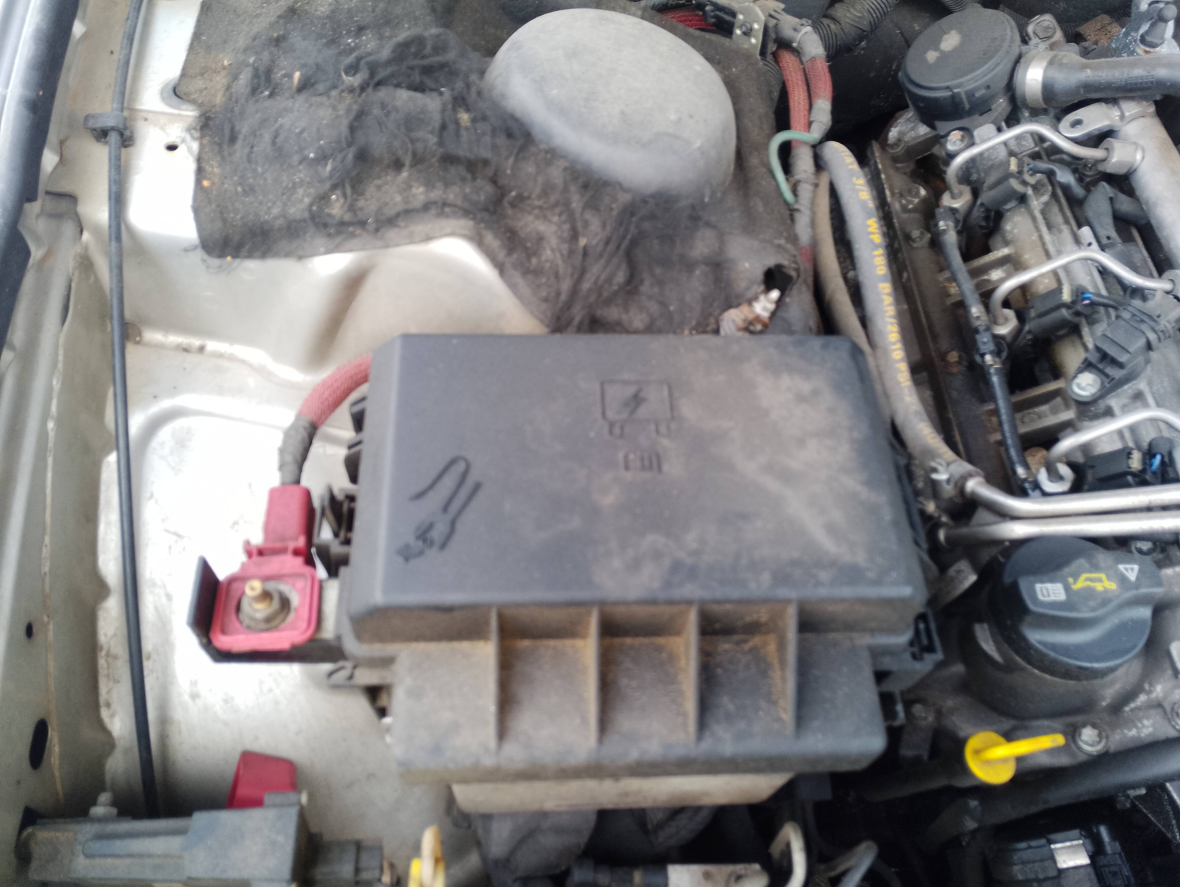 Recambio de caja reles / fusibles para chrysler 300 c 3.0 crd referencia OEM IAM   