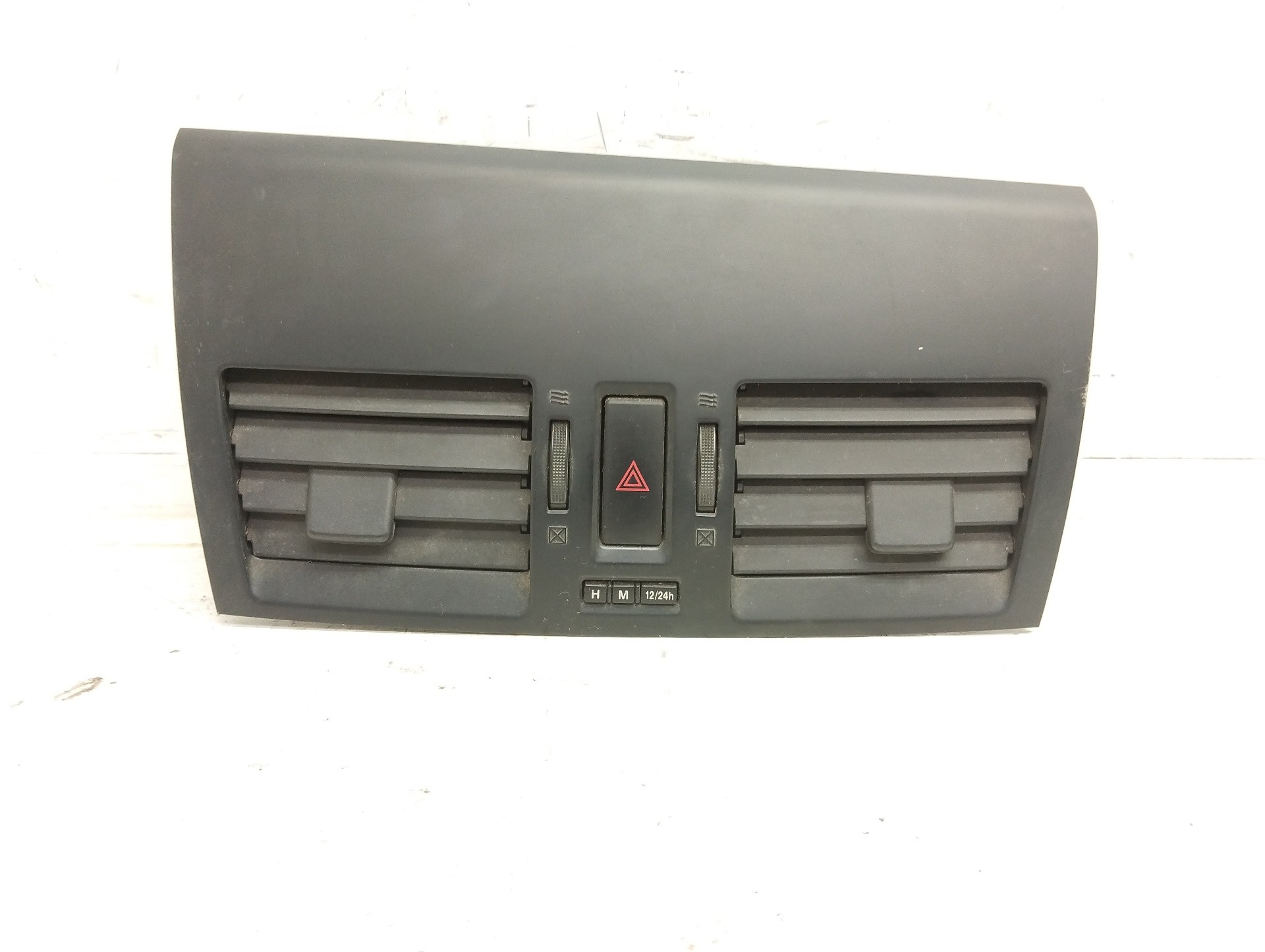 Recambio de aireador central para mazda 3 berlina (bk) 1.6 crdt active referencia OEM IAM BBP26491X  