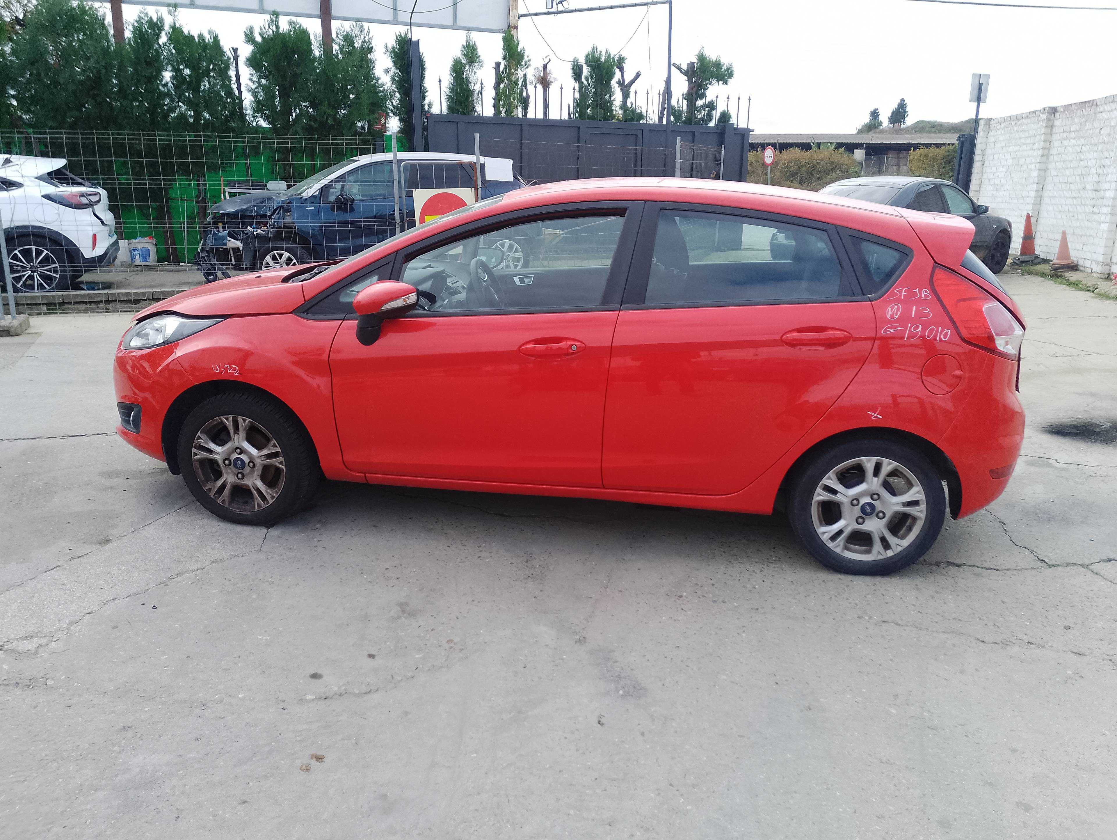 ford fiesta (ccn) del año 2013
