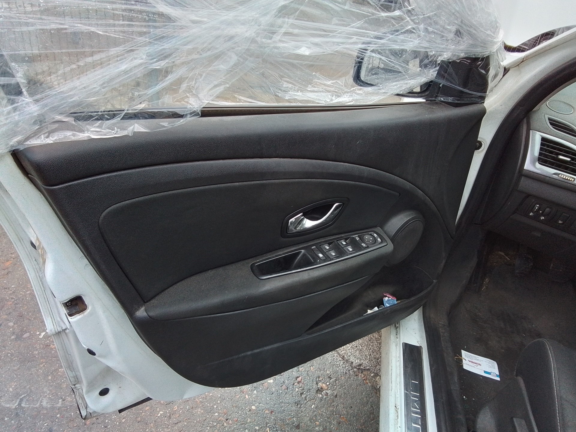 Recambio de guarnecido puerta delantera izquierda para renault megane iii berlina 5 p business referencia OEM IAM   