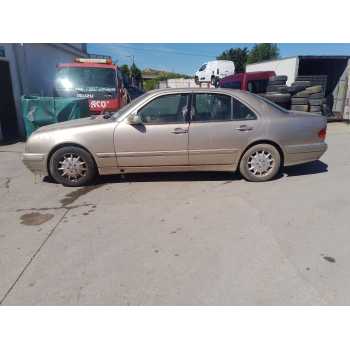 mercedes-benz clase e (w210) del año 2001