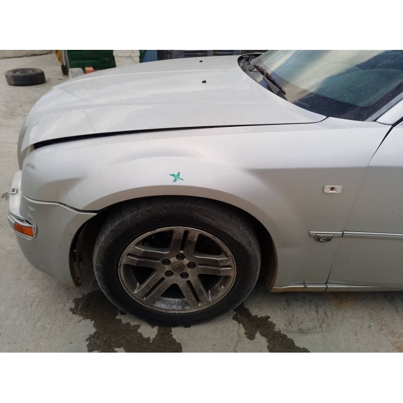 Recambio de aleta delantera izquierda para chrysler 300 c 3.0 crd referencia OEM IAM   