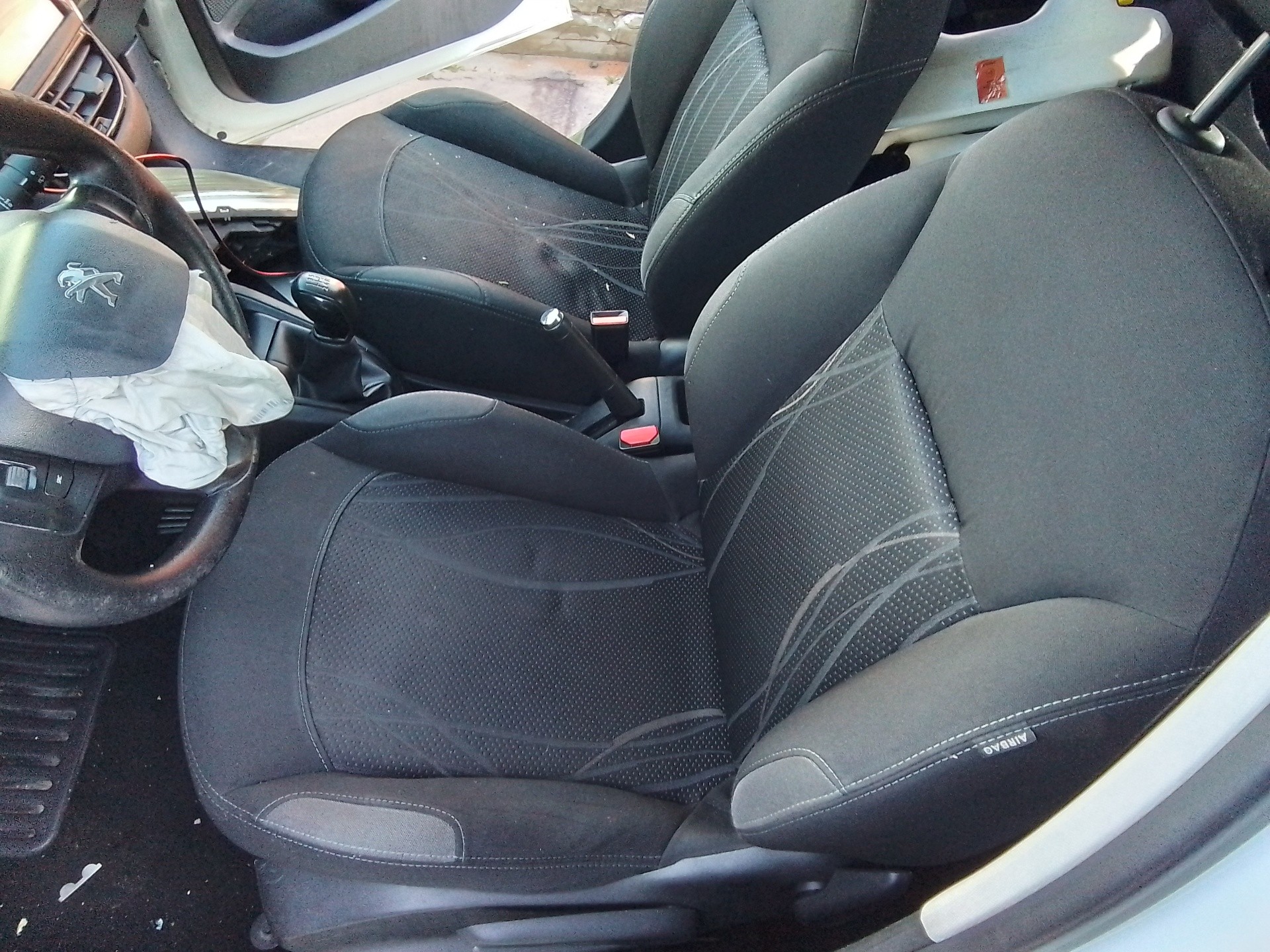 Recambio de asiento delantero izquierdo para peugeot 208 1.4 hdi fap referencia OEM IAM   