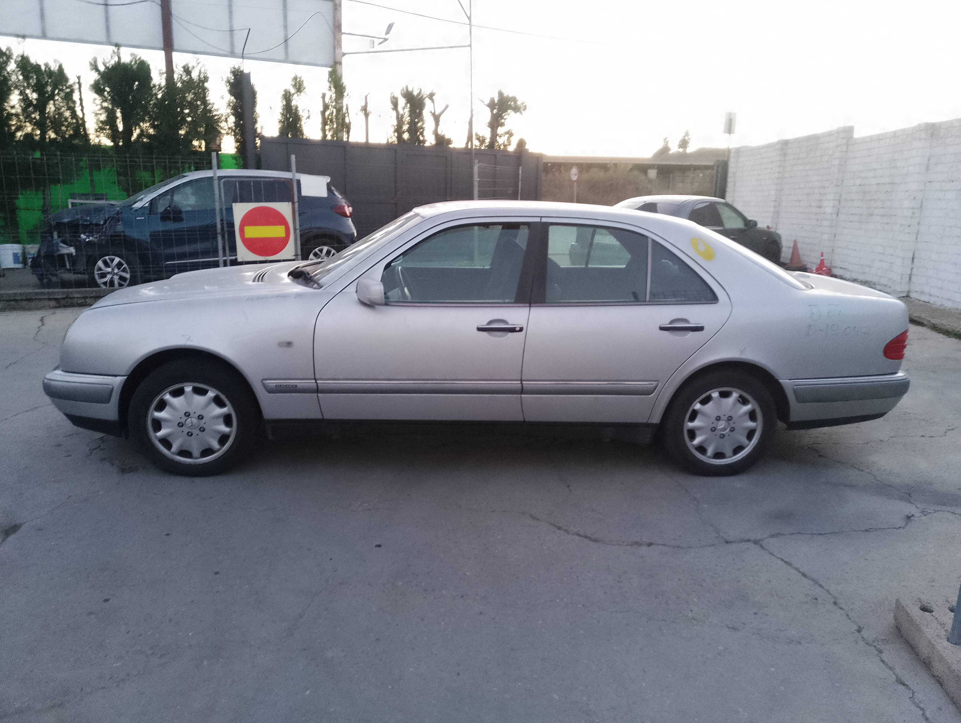 mercedes-benz clase e (w210) berlina diesel del año 2001